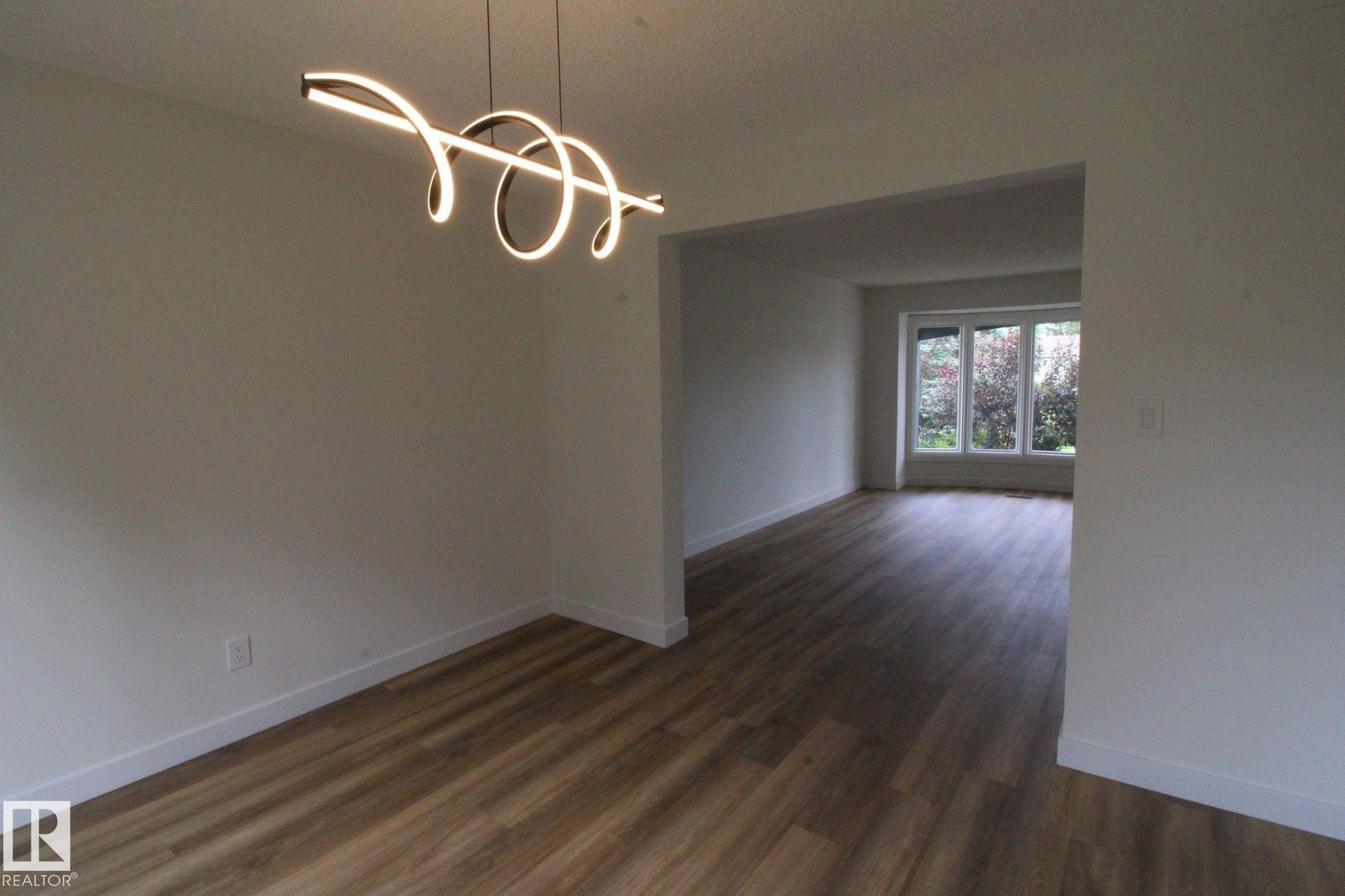 Photo 8 at 4224 110 Street NW, Rideau Park, Edmonton