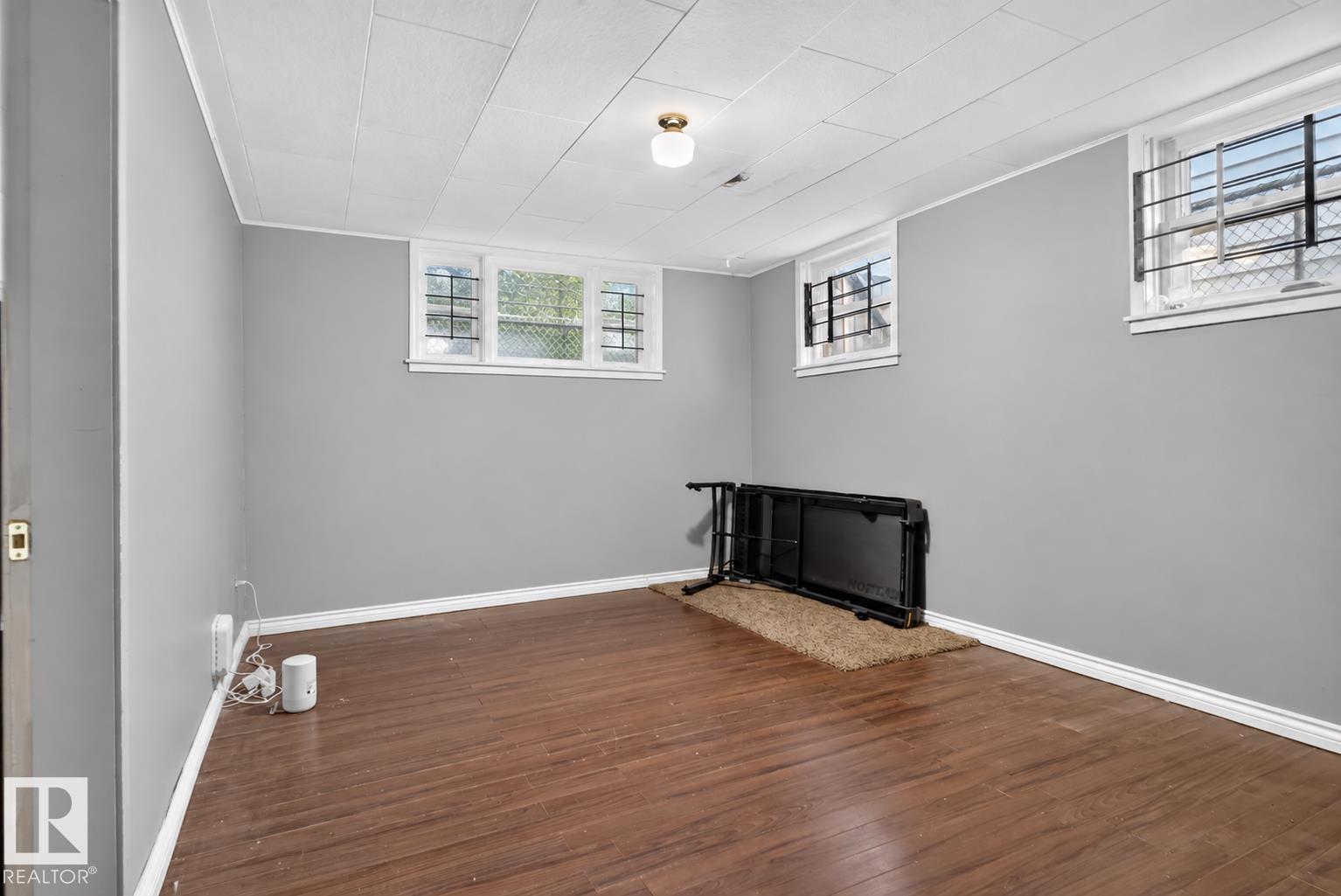 Listing photo thumbnail
