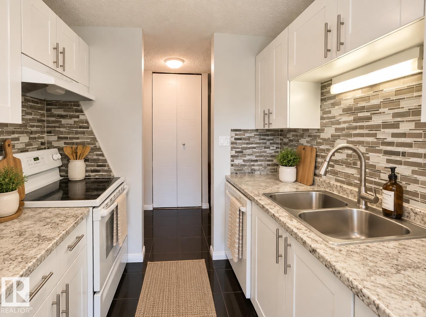 304 - 10135 116 Street NW, Wîhkwêntôwin, Edmonton