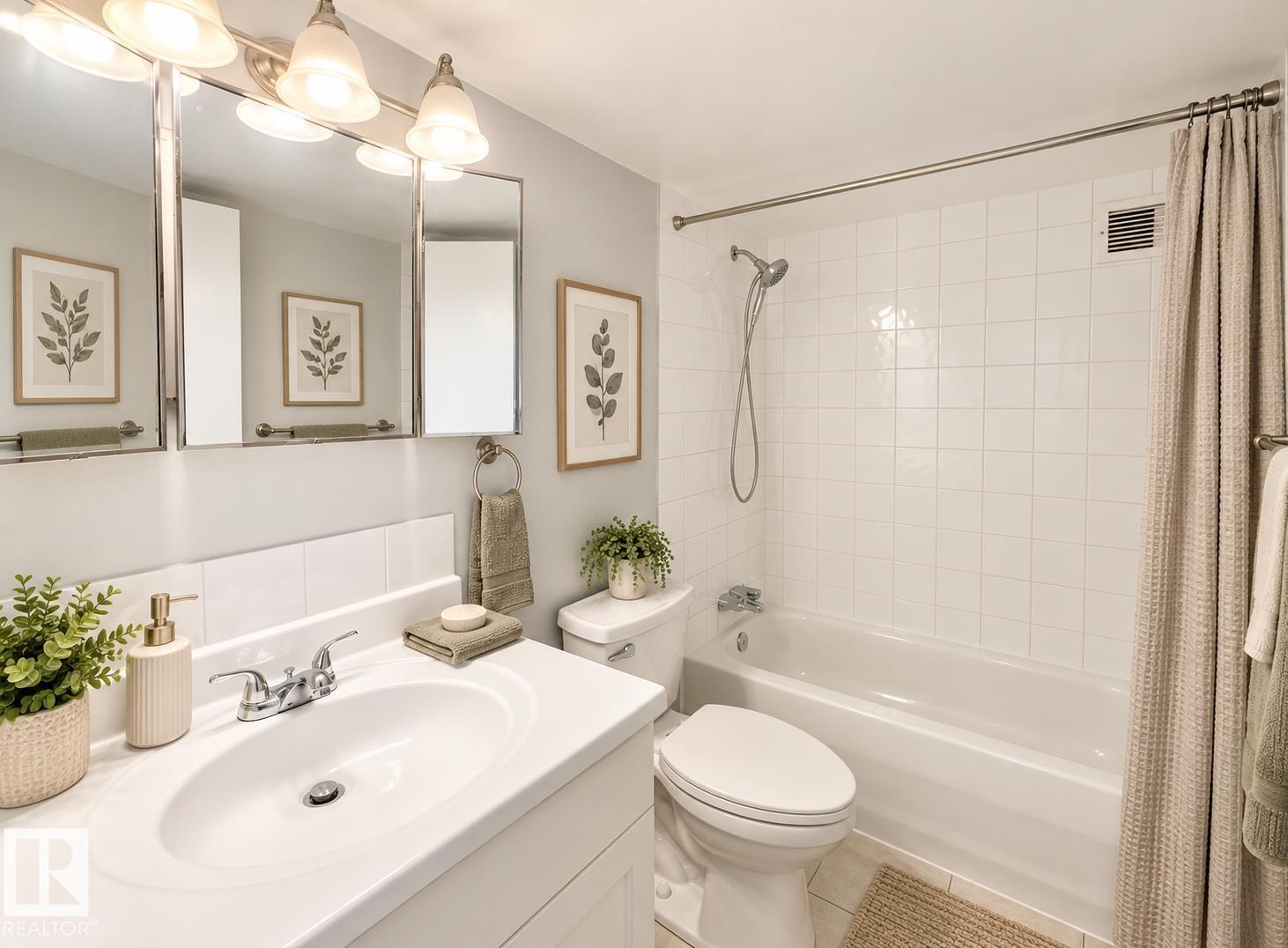 Photo 6 at 304 - 10135 116 Street NW, Wîhkwêntôwin, Edmonton
