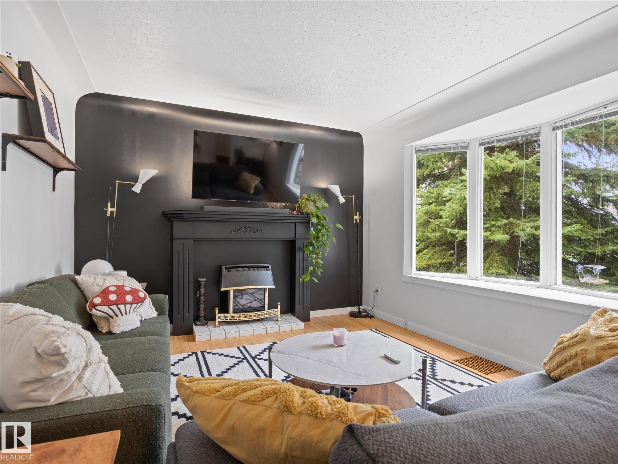 Photo 6 at 13507 110a Avenue NW, North Glenora, Edmonton