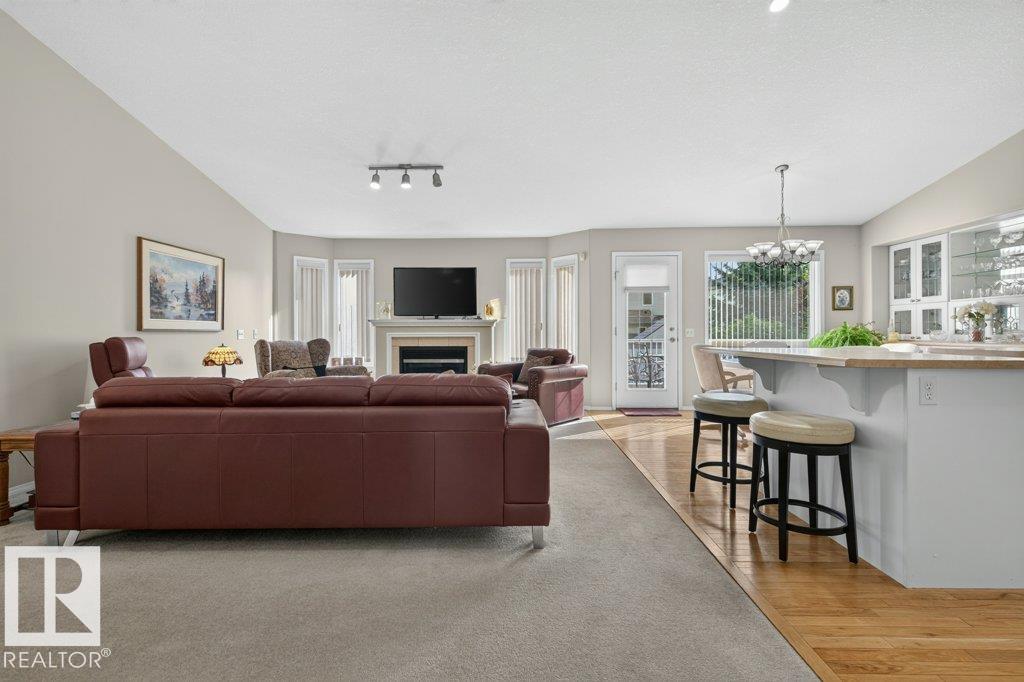 Photo 8 at 17 - 9 Dechene Road NW, Dechene, Edmonton