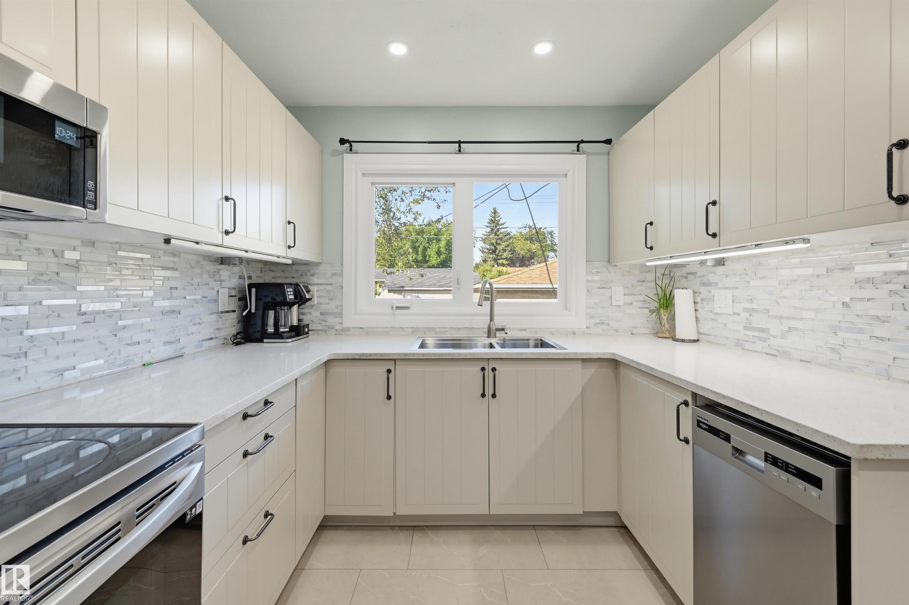 Photo 15 at 9122 167 Street NW, West Meadowlark Park, Edmonton