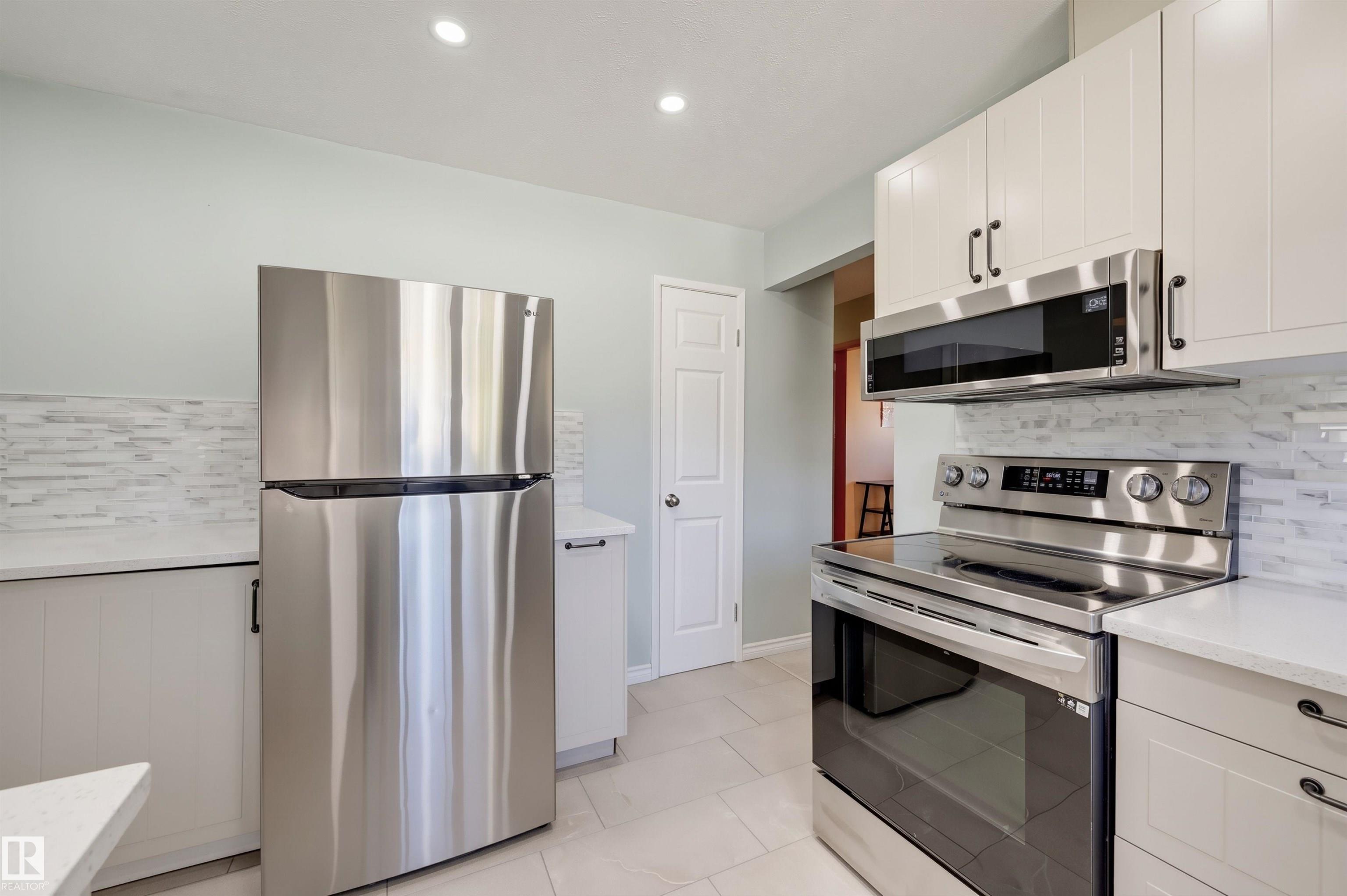 Photo 16 at 9122 167 Street NW, West Meadowlark Park, Edmonton
