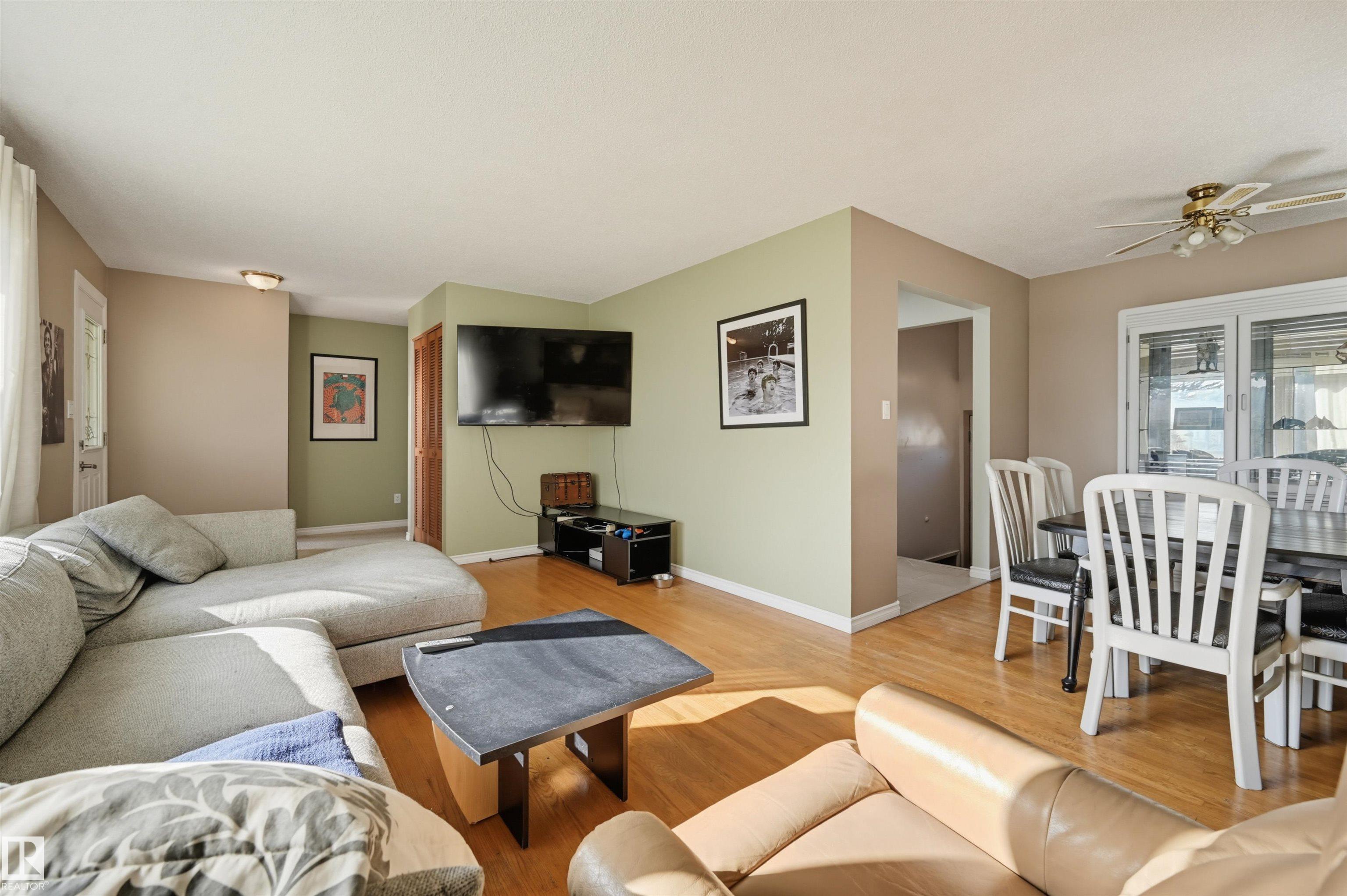 Photo 7 at 9122 167 Street NW, West Meadowlark Park, Edmonton