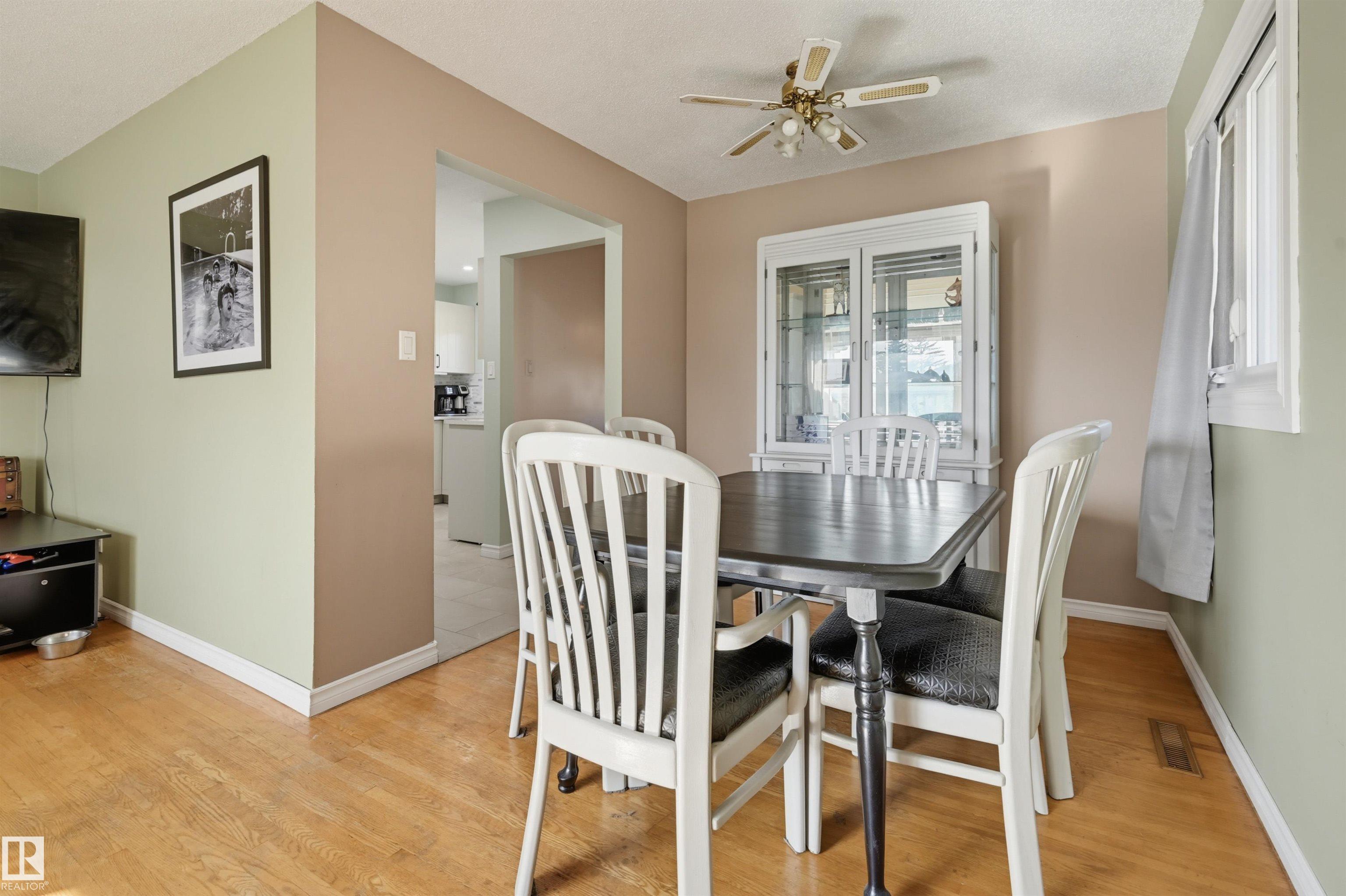 Photo 8 at 9122 167 Street NW, West Meadowlark Park, Edmonton