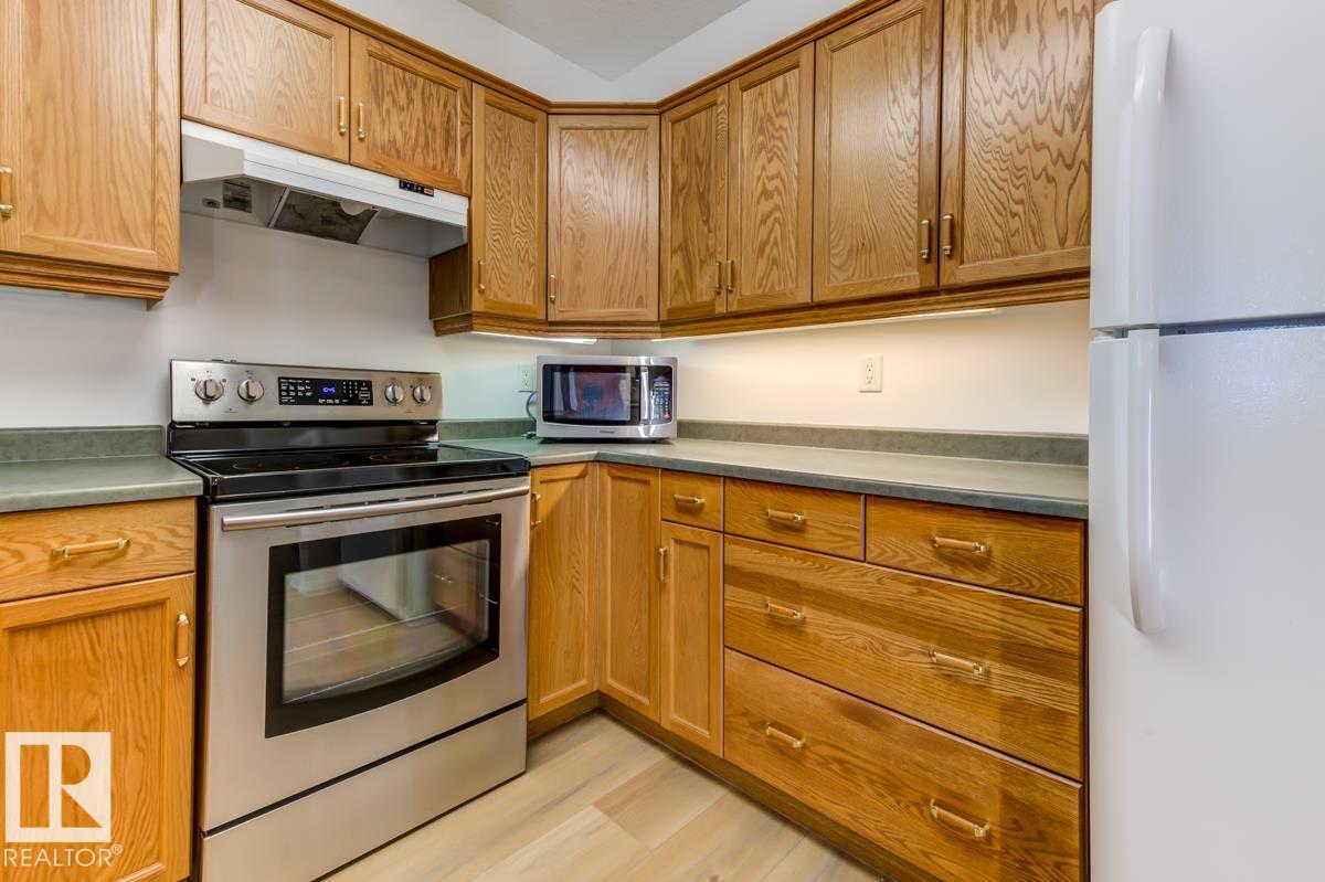 Photo 3 at 212 - 8912 156 Street NW, Meadowlark Park, Edmonton