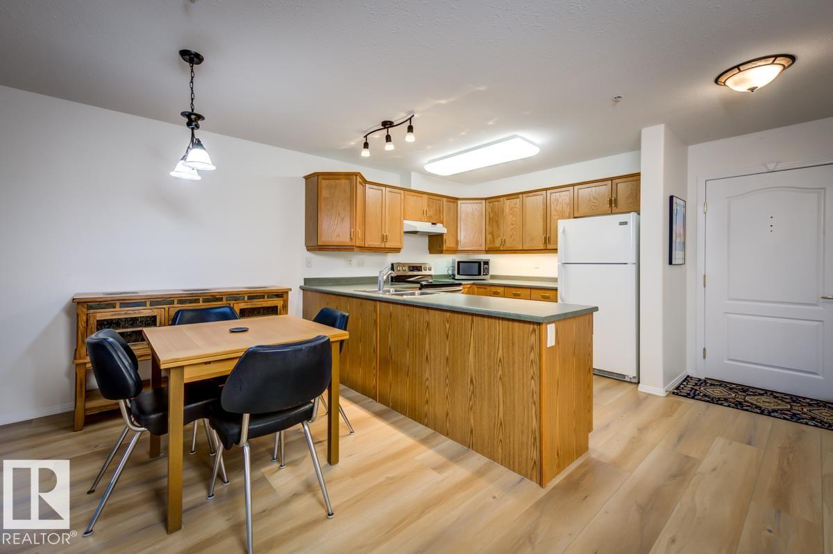 Photo 5 at 212 - 8912 156 Street NW, Meadowlark Park, Edmonton