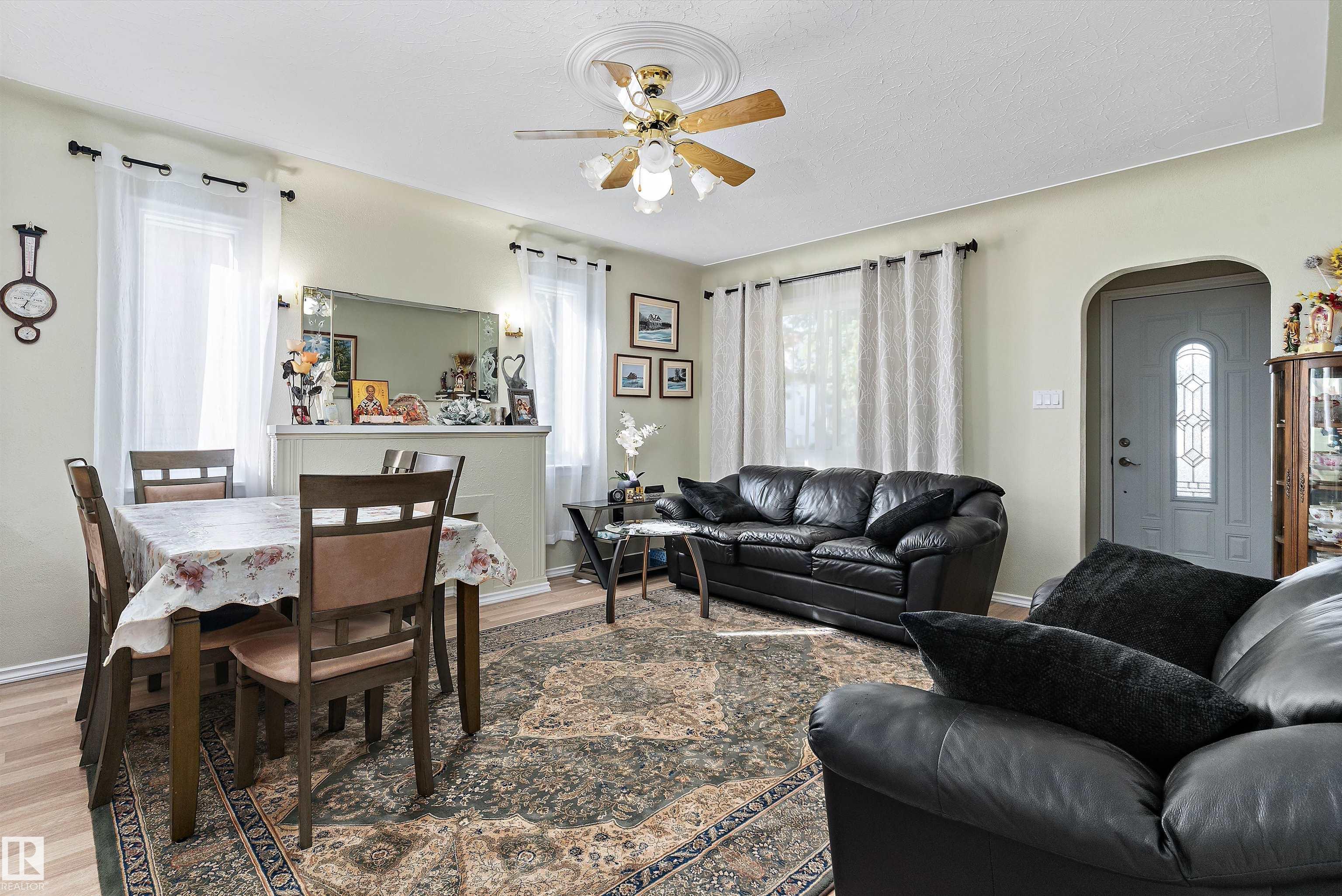 Listing photo thumbnail