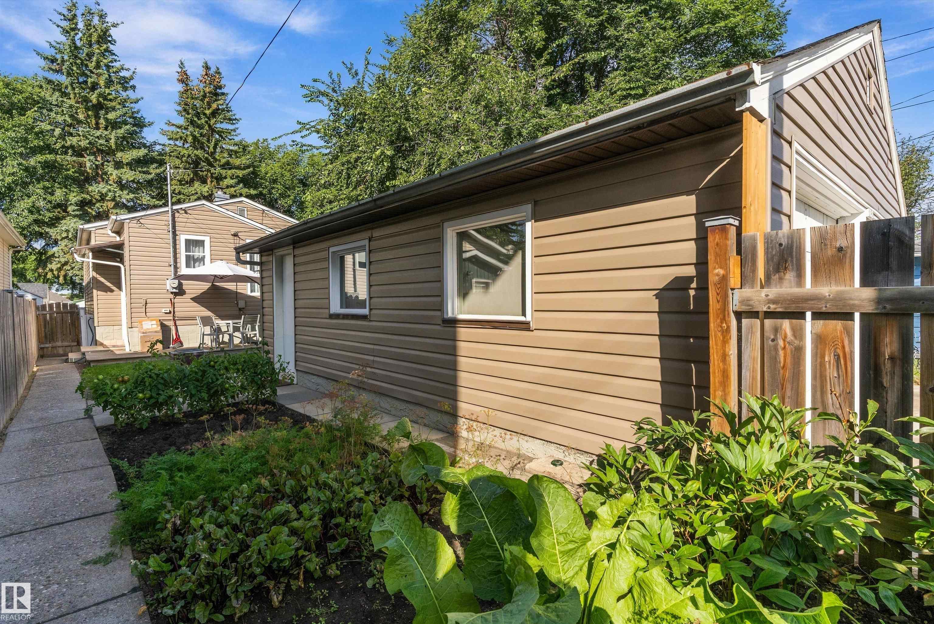 Listing photo thumbnail