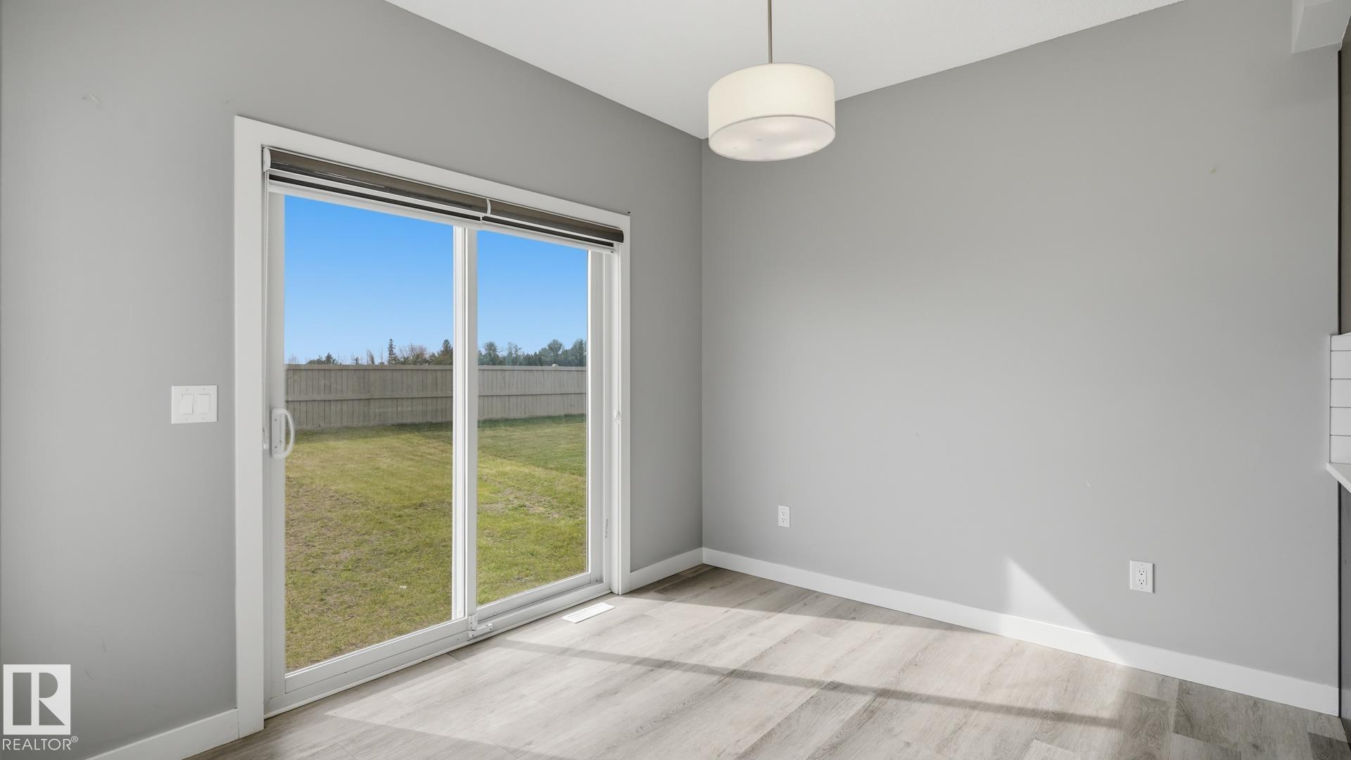 Photo 11 at 3004 9 Street NW, Maple Crest, Edmonton