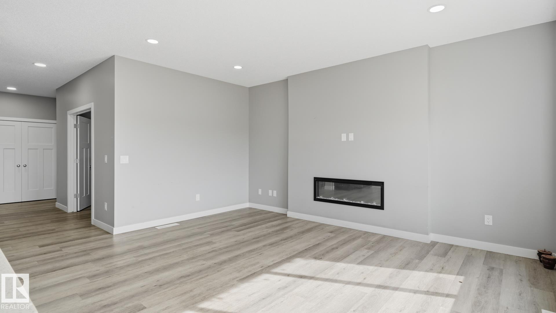 Photo 12 at 3004 9 Street NW, Maple Crest, Edmonton