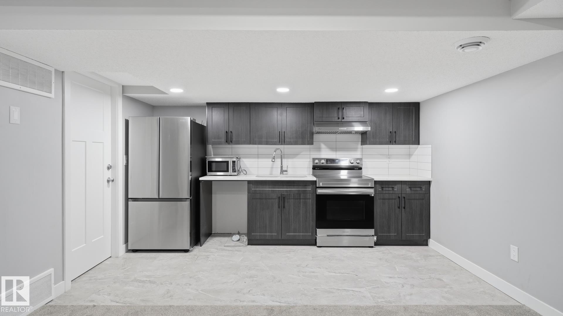 Photo 32 at 3004 9 Street NW, Maple Crest, Edmonton