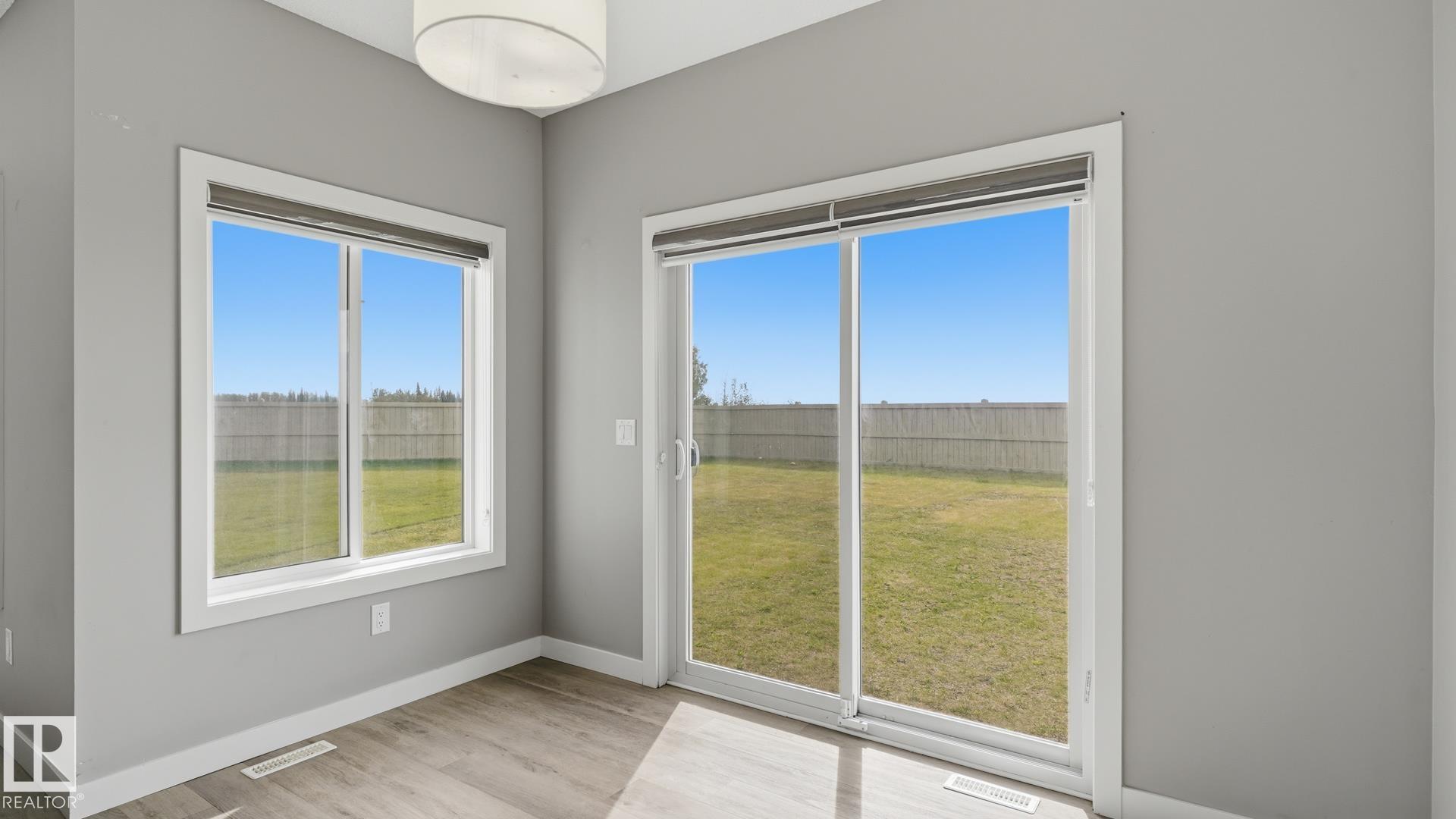 Photo 8 at 3004 9 Street NW, Maple Crest, Edmonton