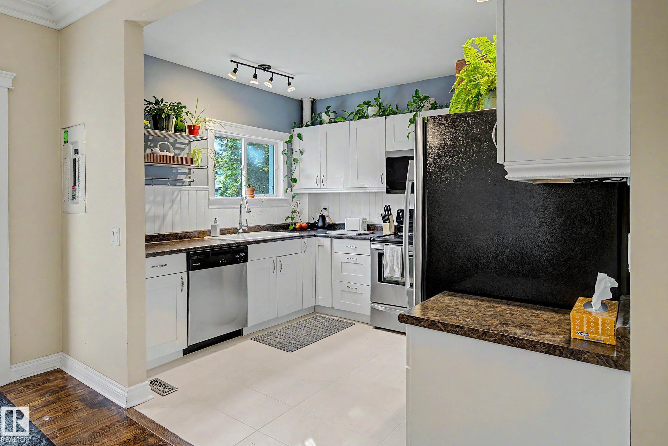 Listing photo thumbnail