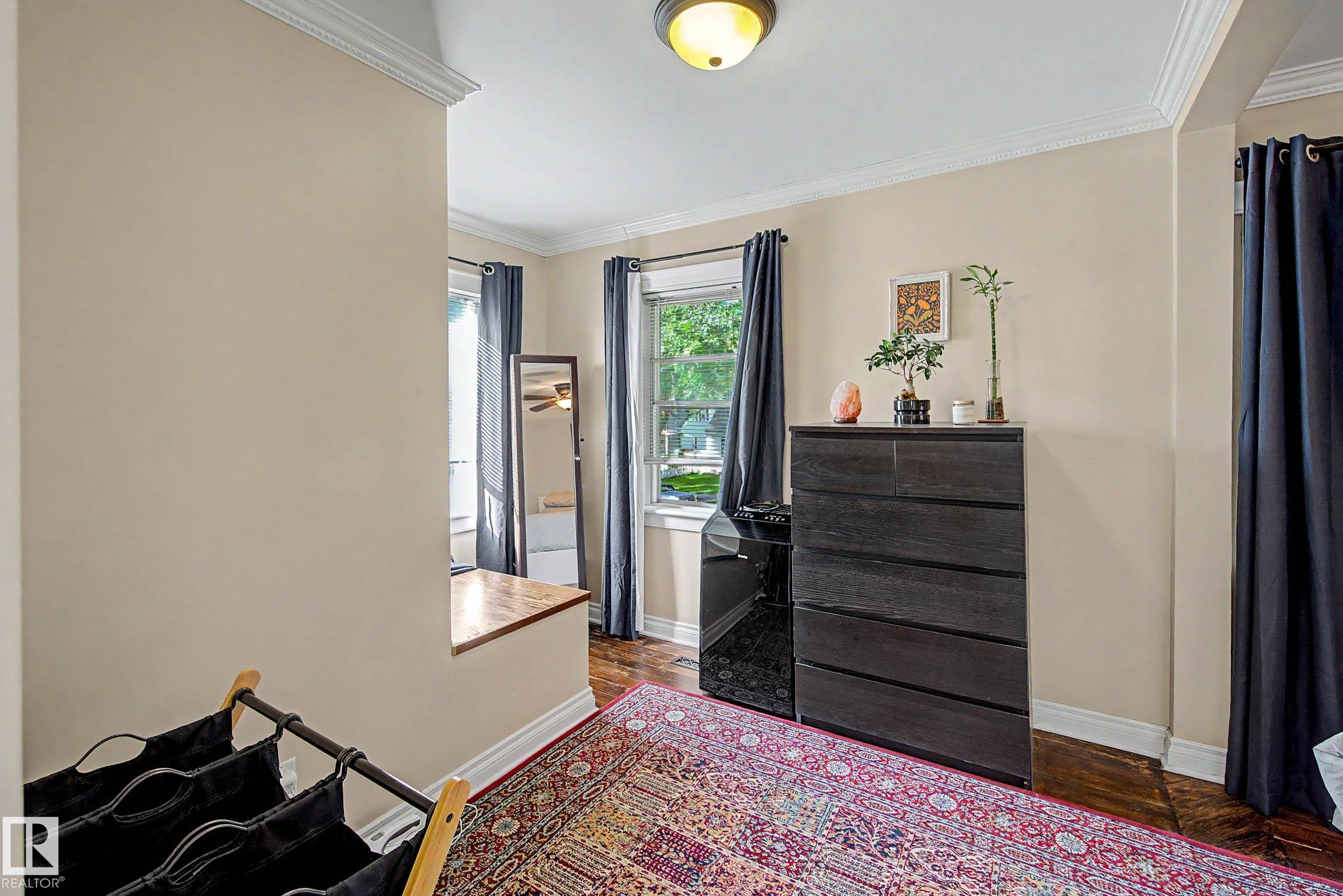 Listing photo thumbnail