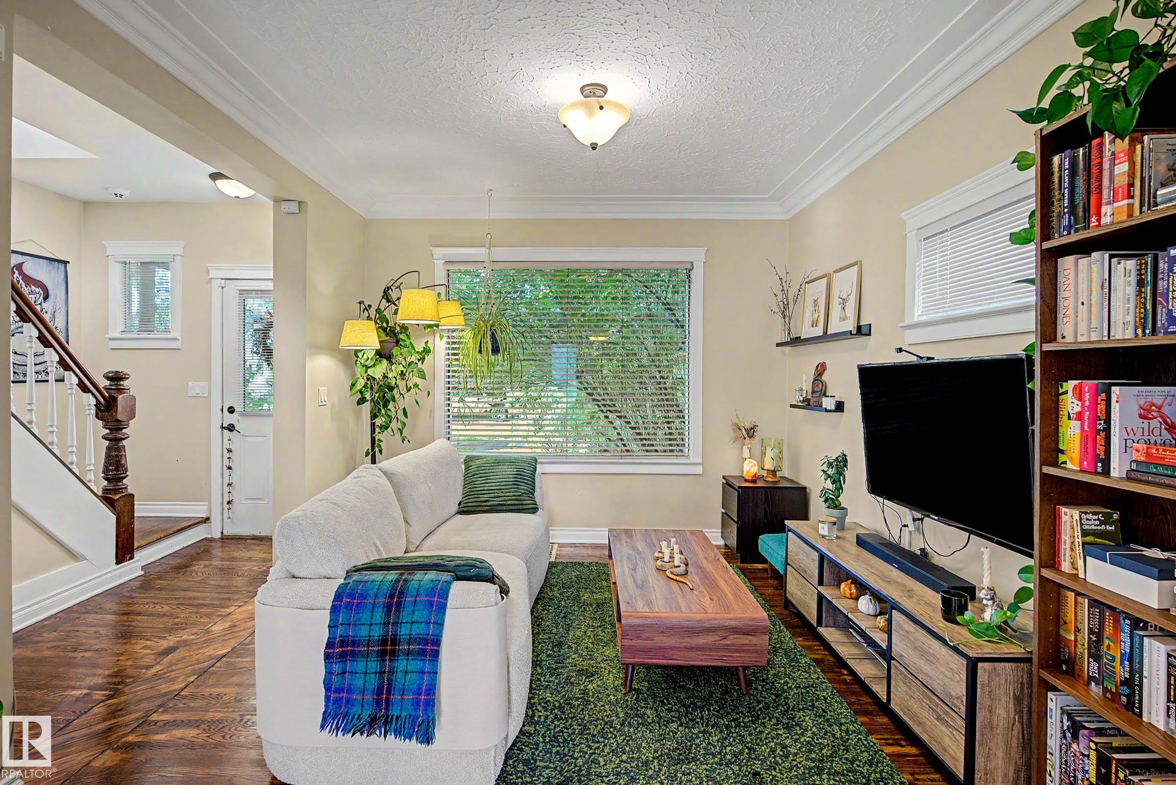 Listing photo thumbnail