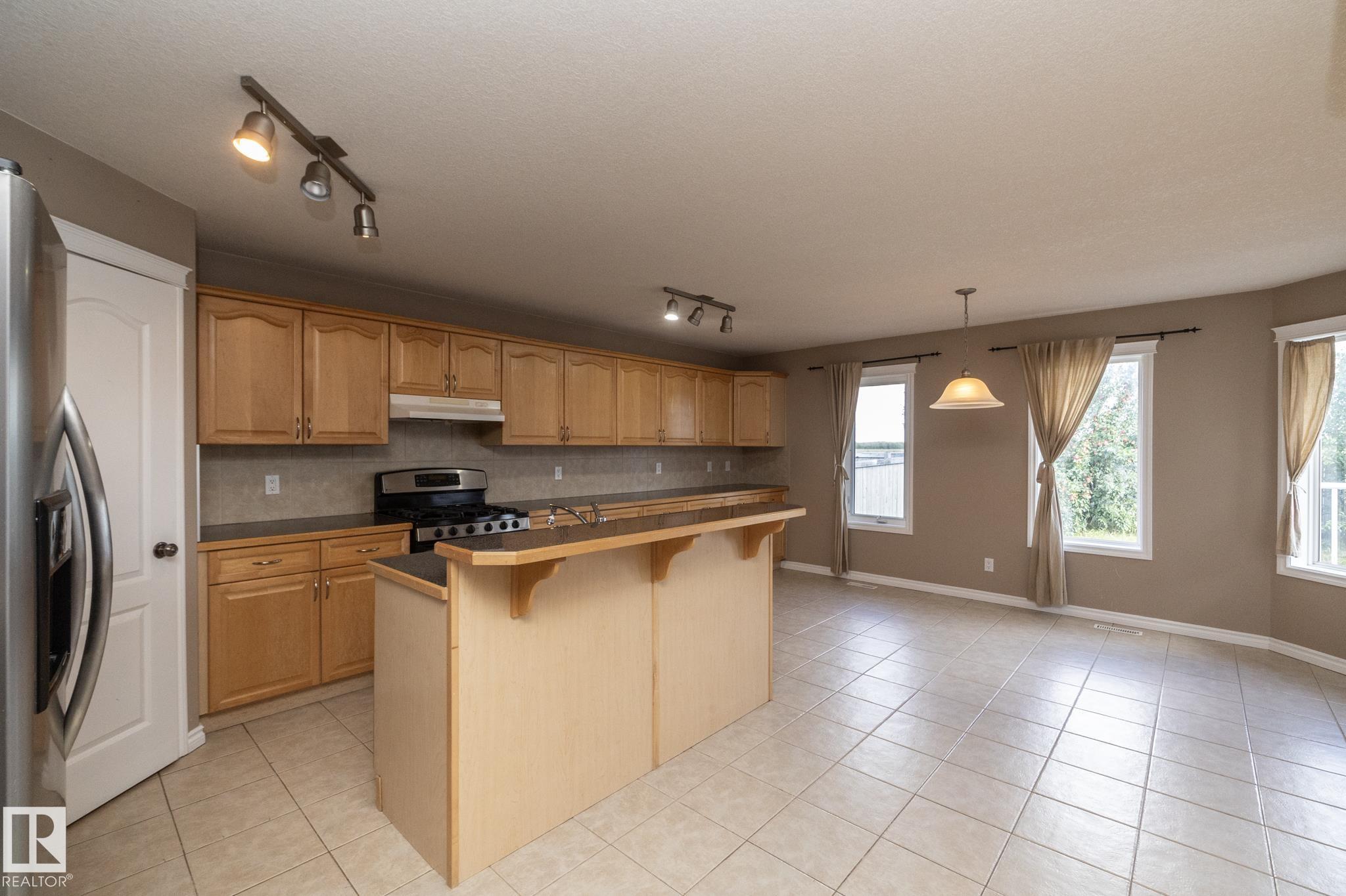 Photo 7 at 10620 183 Avenue NW, Chambery, Edmonton