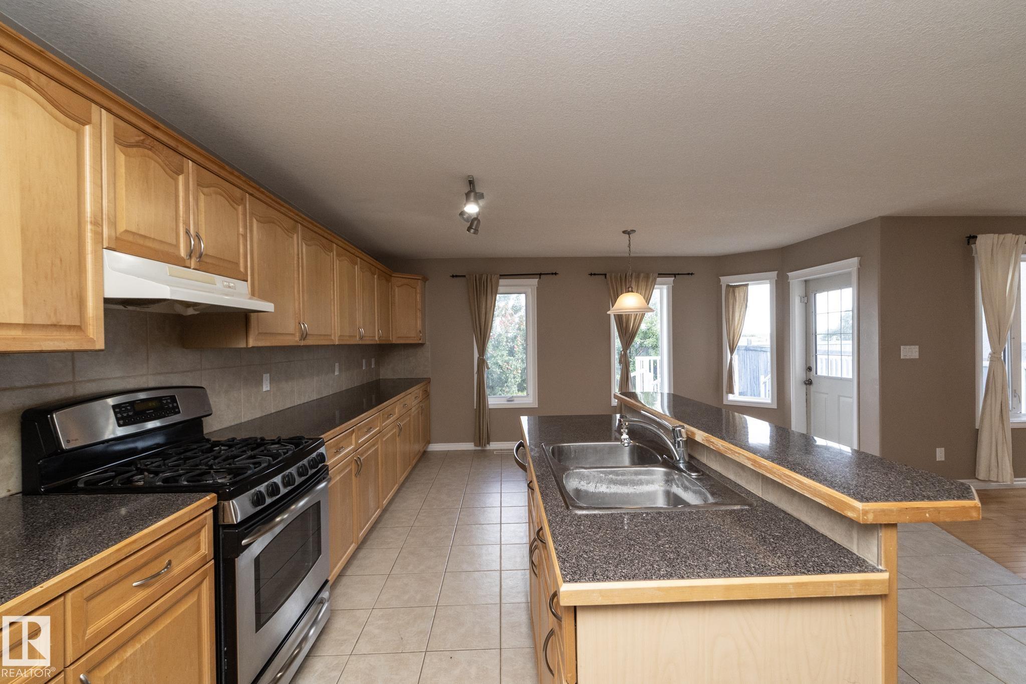 Photo 9 at 10620 183 Avenue NW, Chambery, Edmonton