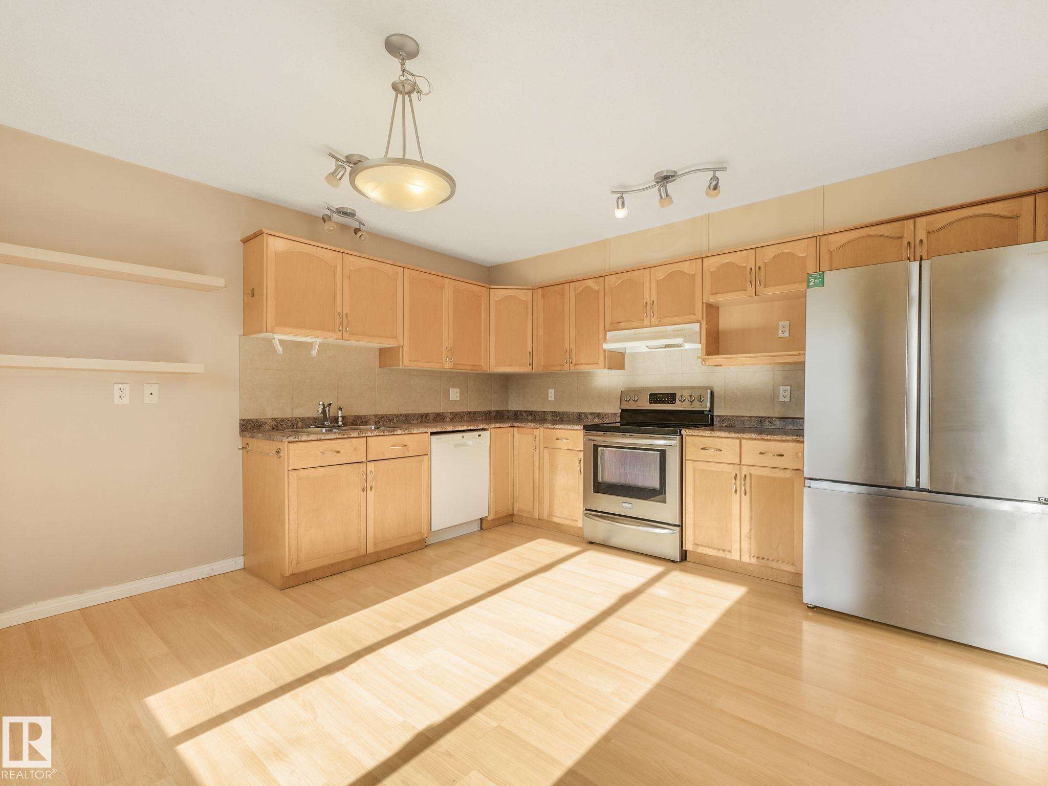 Photo 8 at 4 - 11813 43 Street NW, Beacon Heights, Edmonton