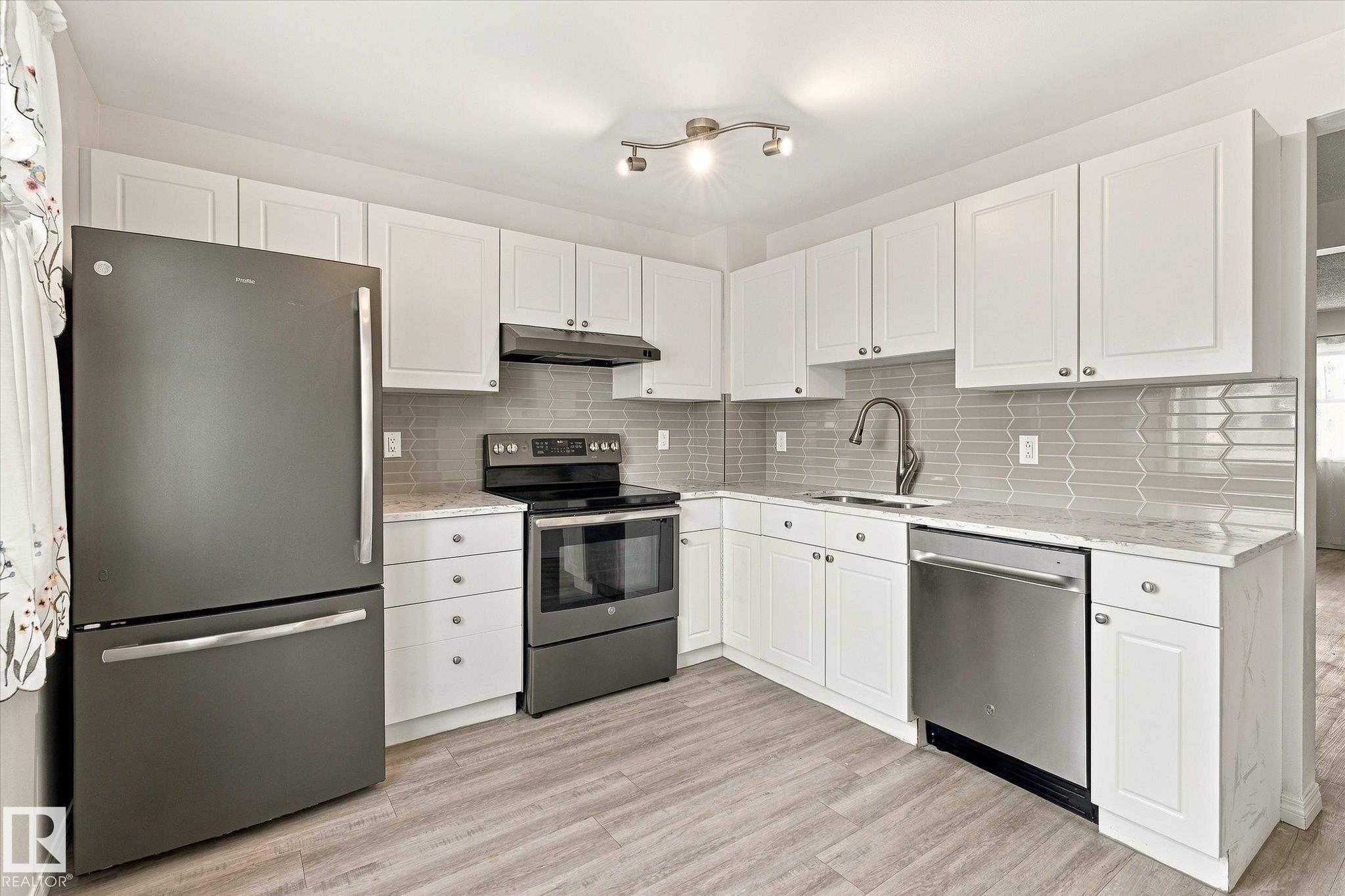 Photo 9 at 3 - 18010 98 Avenue NW, La Perle, Edmonton