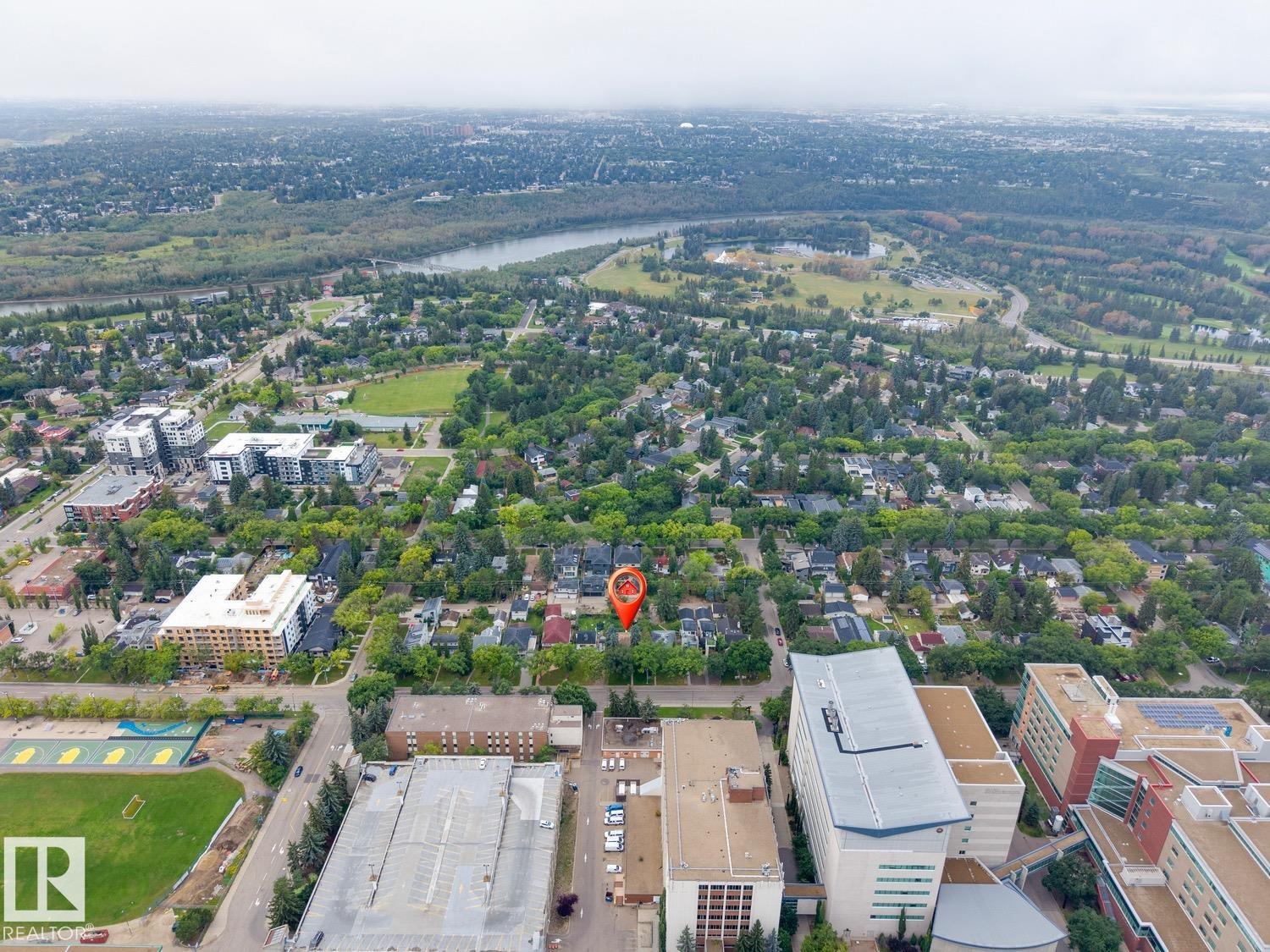 Photo 11 at 8932 116 Street NW, Windsor Park, Edmonton