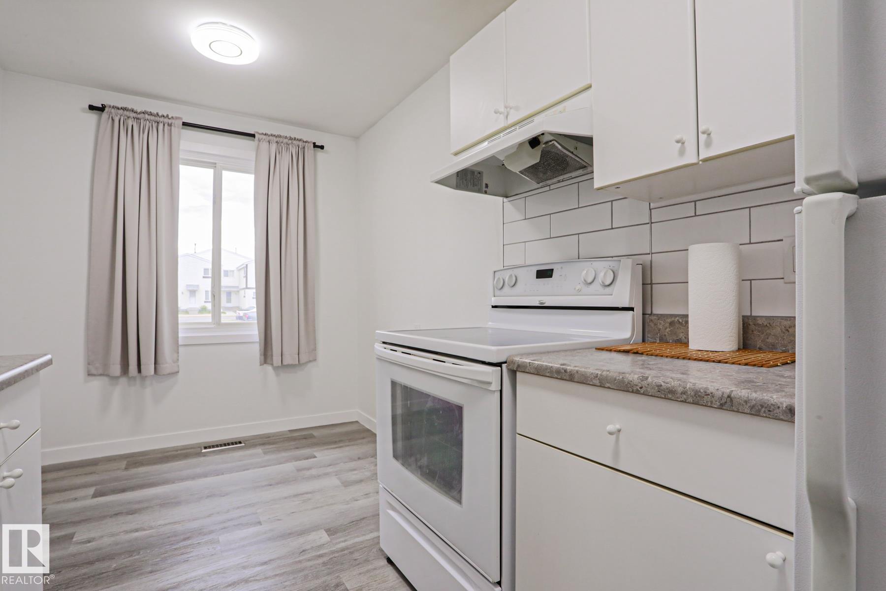 Photo 7 at 238 Primrose Gardens gardens NW, Aldergrove, Edmonton