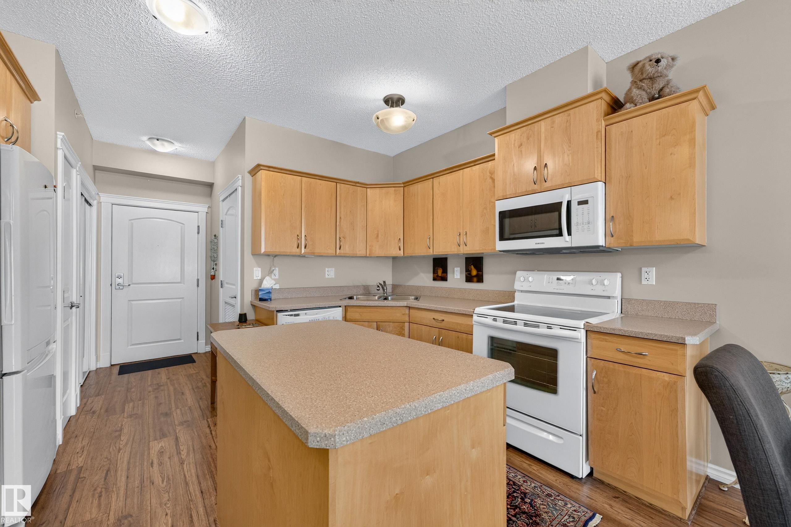 Listing photo thumbnail