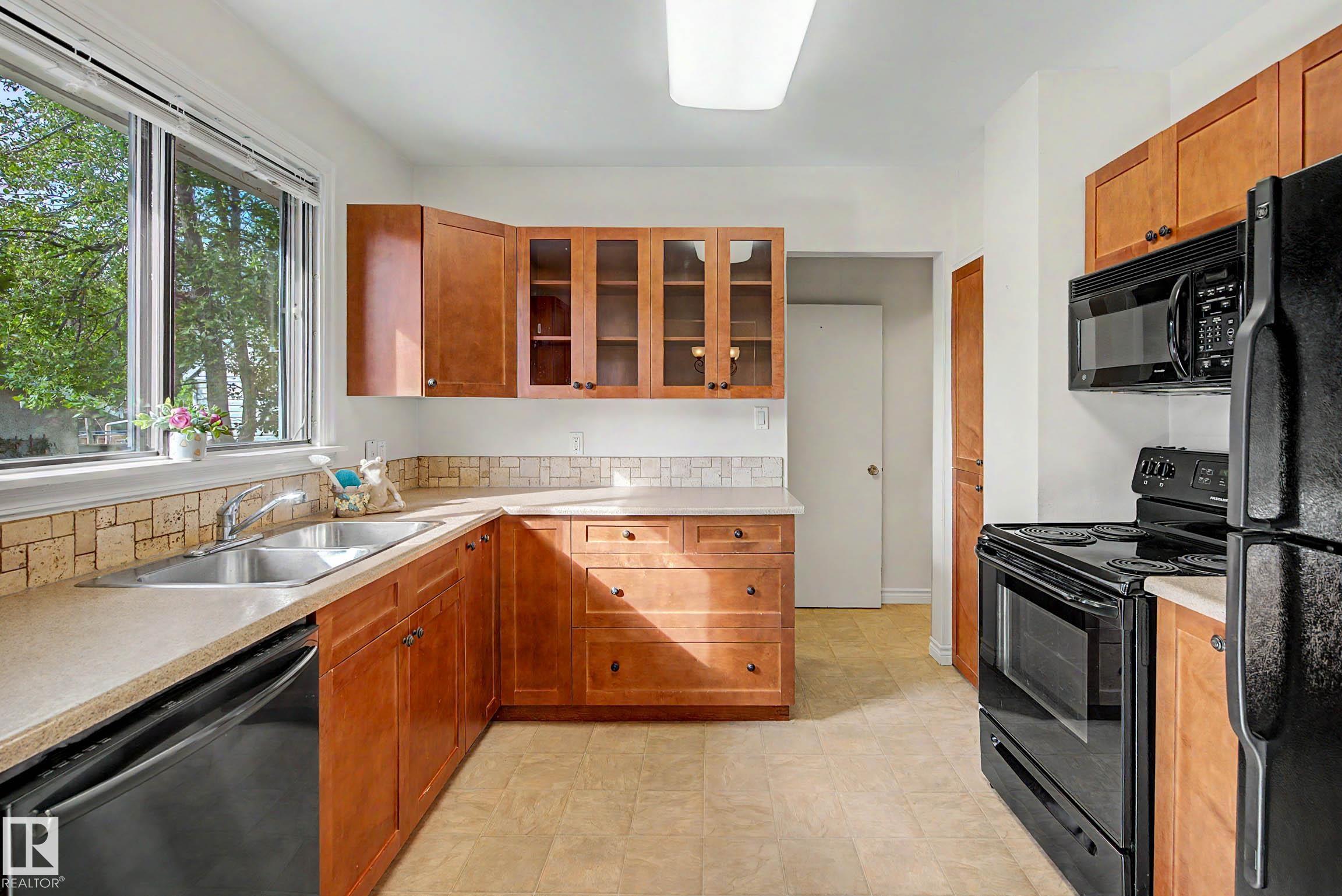 Photo 11 at 10830 138 Street NW, North Glenora, Edmonton