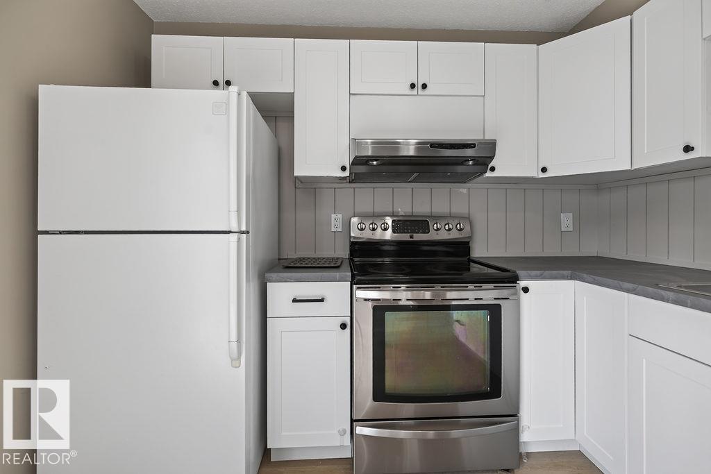 Photo 12 at 18072 93 Avenue NW, Belmead, Edmonton