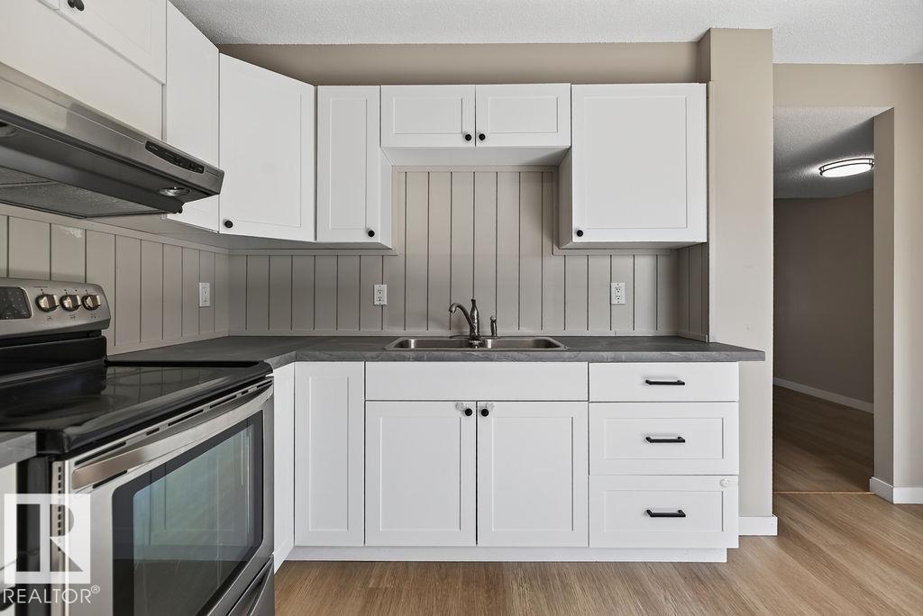 Photo 13 at 18072 93 Avenue NW, Belmead, Edmonton