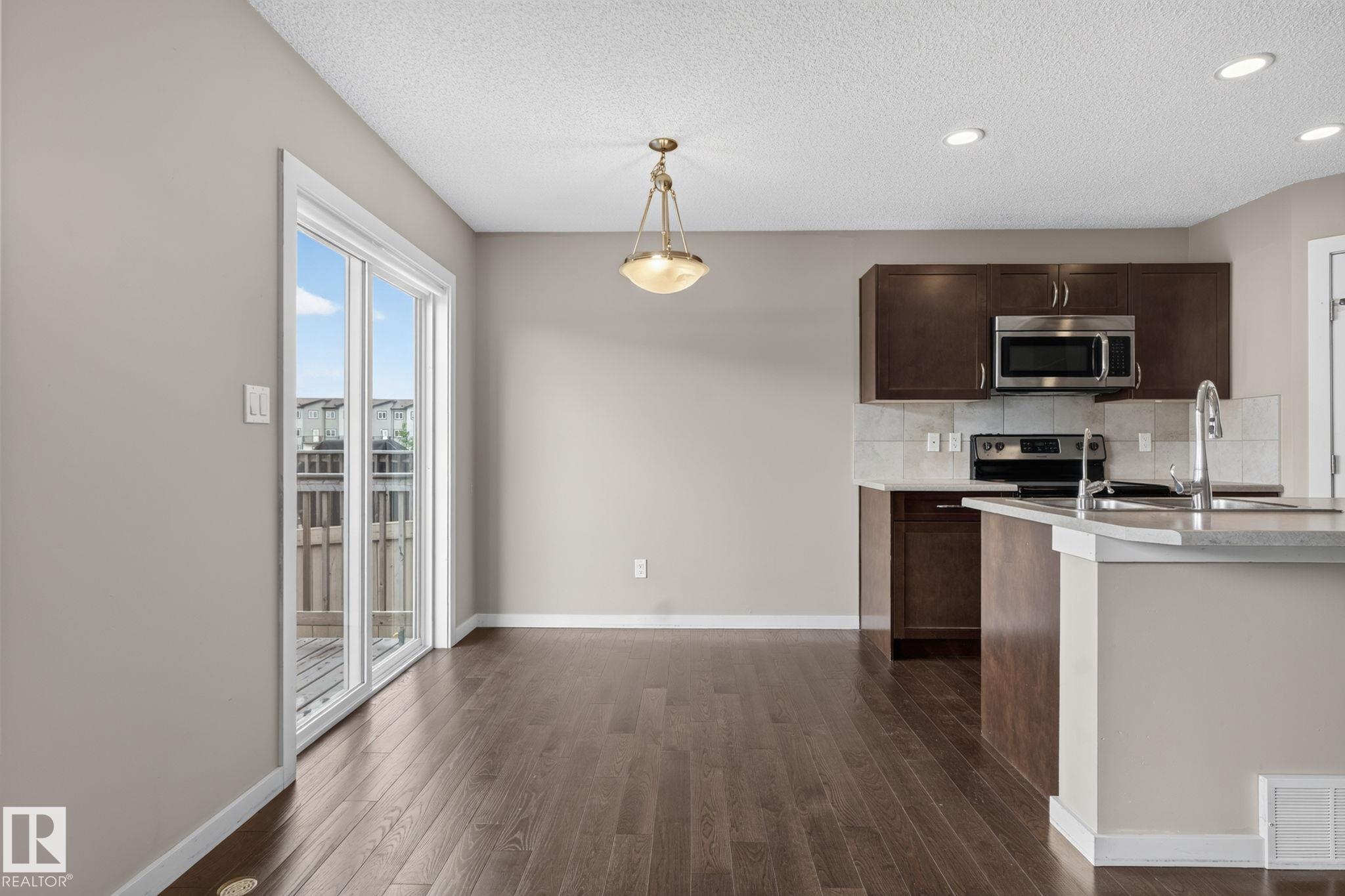 Photo 11 at 626 42 Avenue NW, Maple Crest, Edmonton