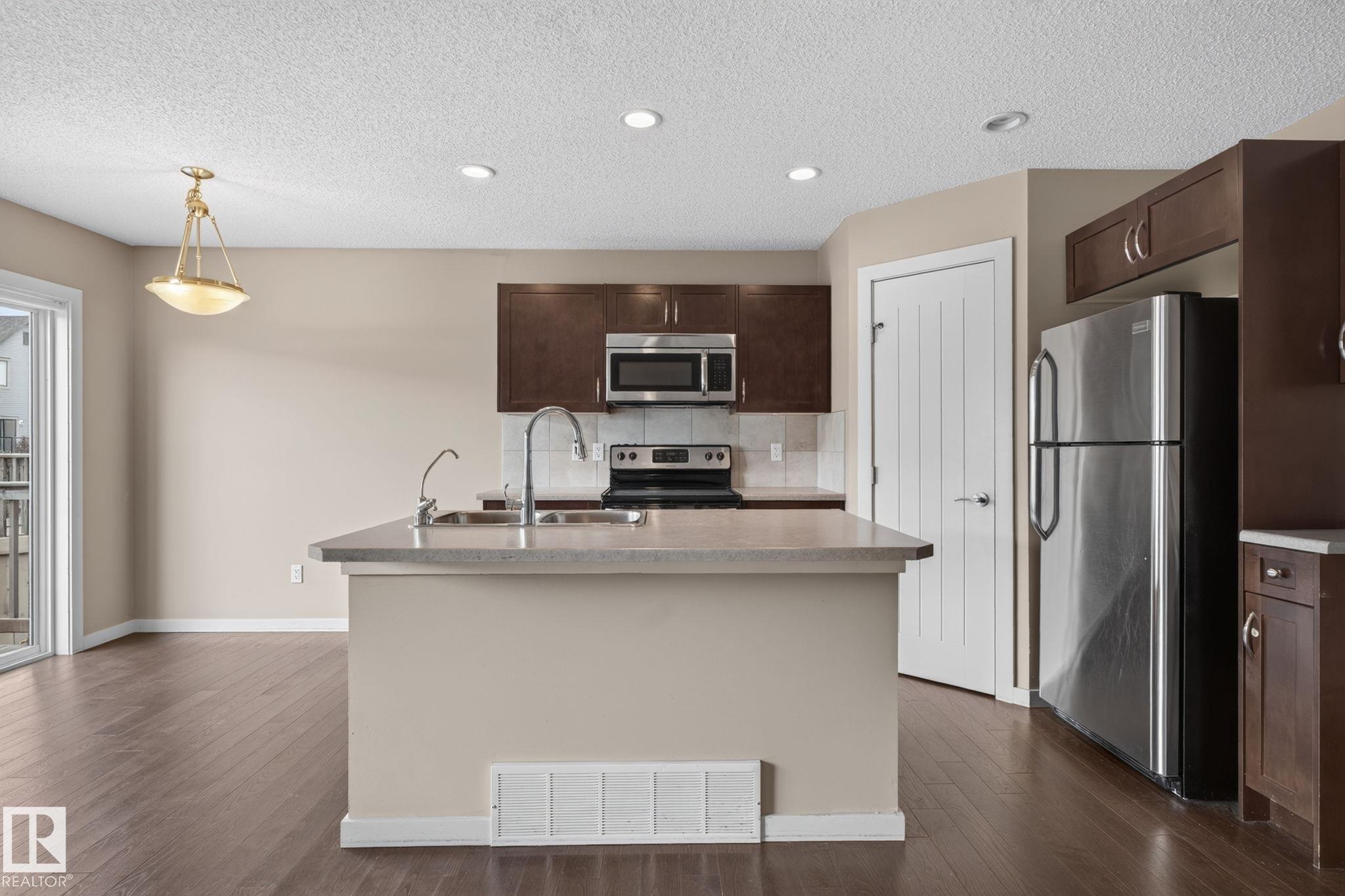 Photo 7 at 626 42 Avenue NW, Maple Crest, Edmonton