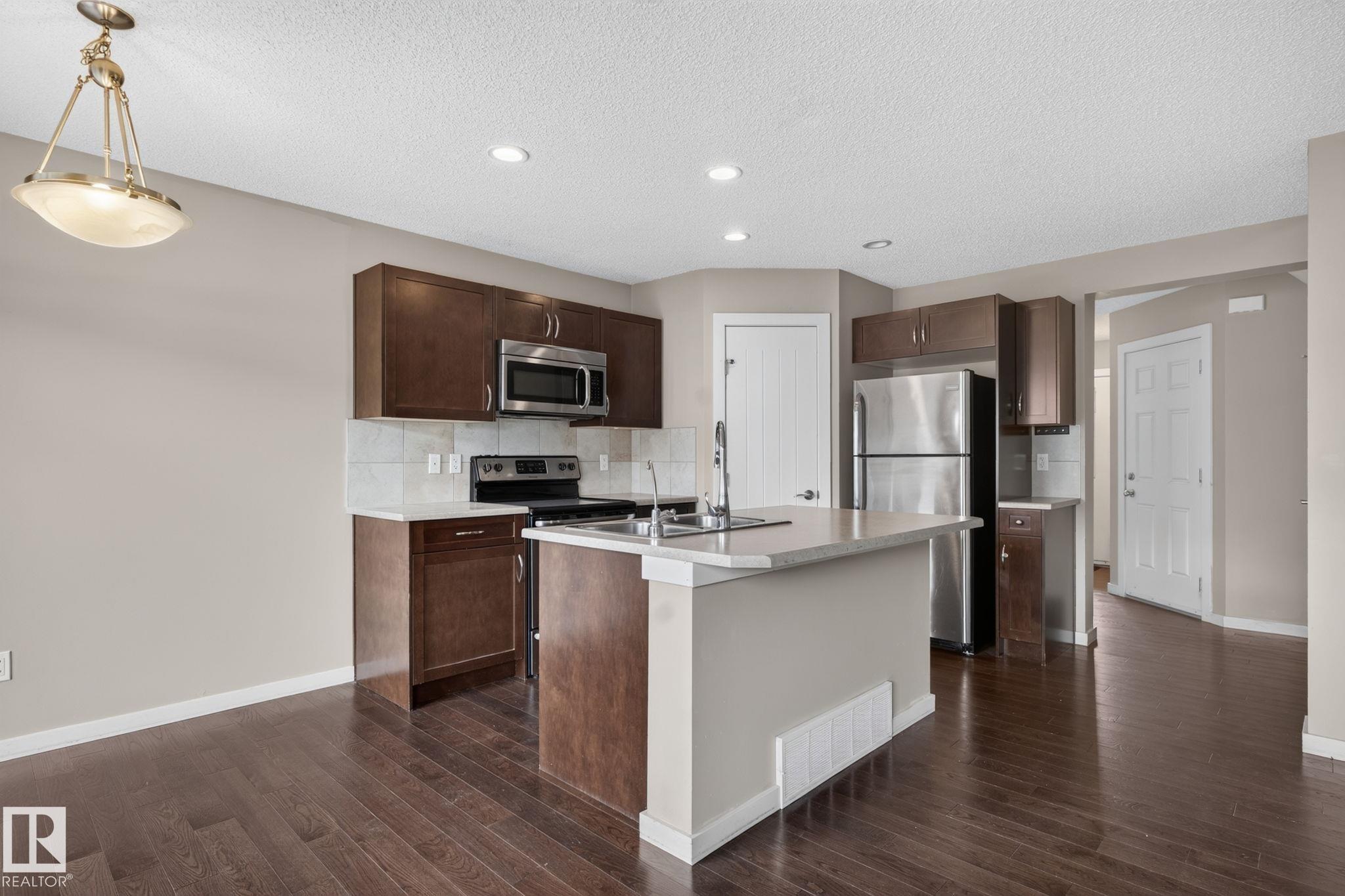 Photo 8 at 626 42 Avenue NW, Maple Crest, Edmonton