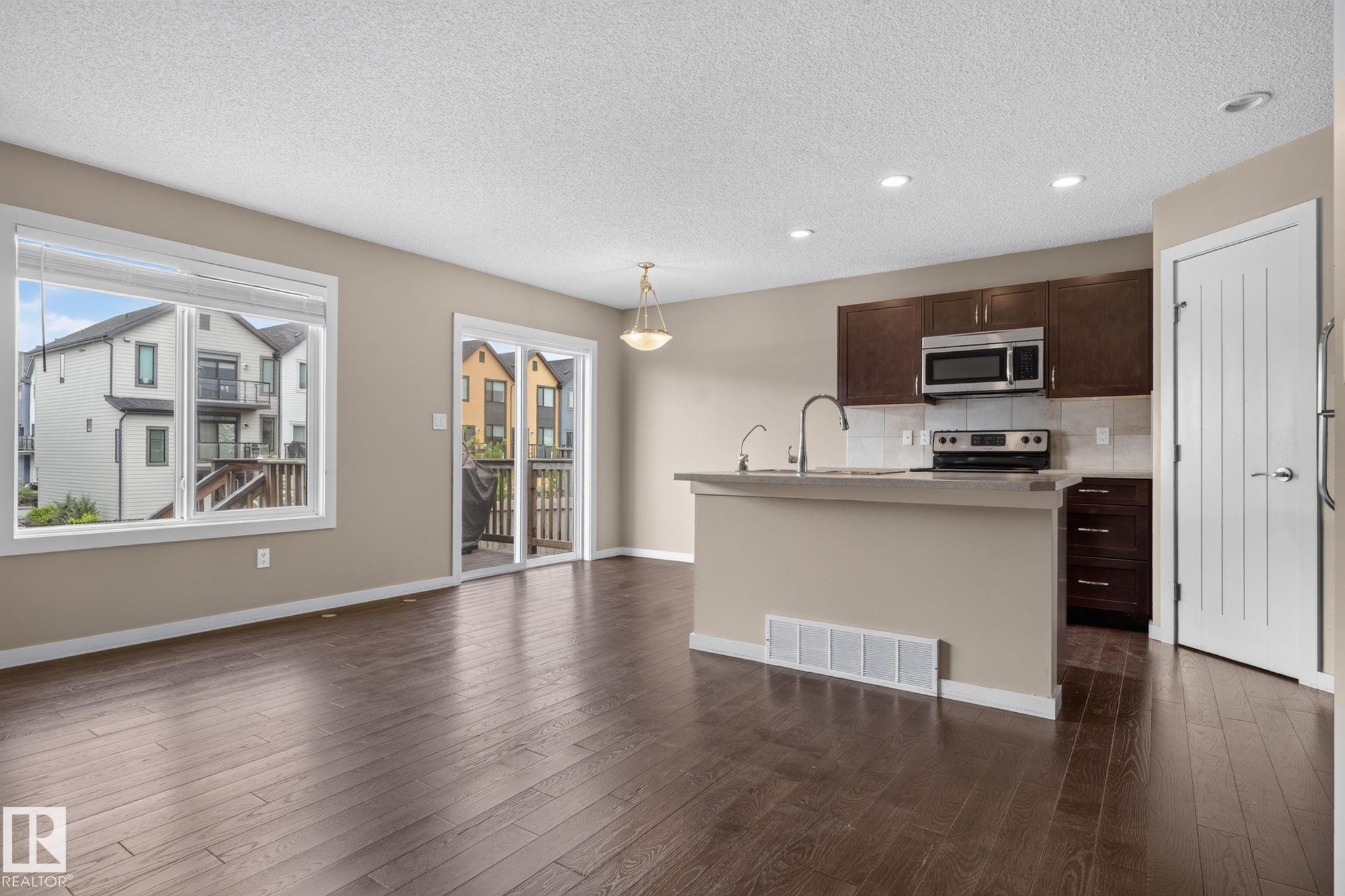 Photo 9 at 626 42 Avenue NW, Maple Crest, Edmonton