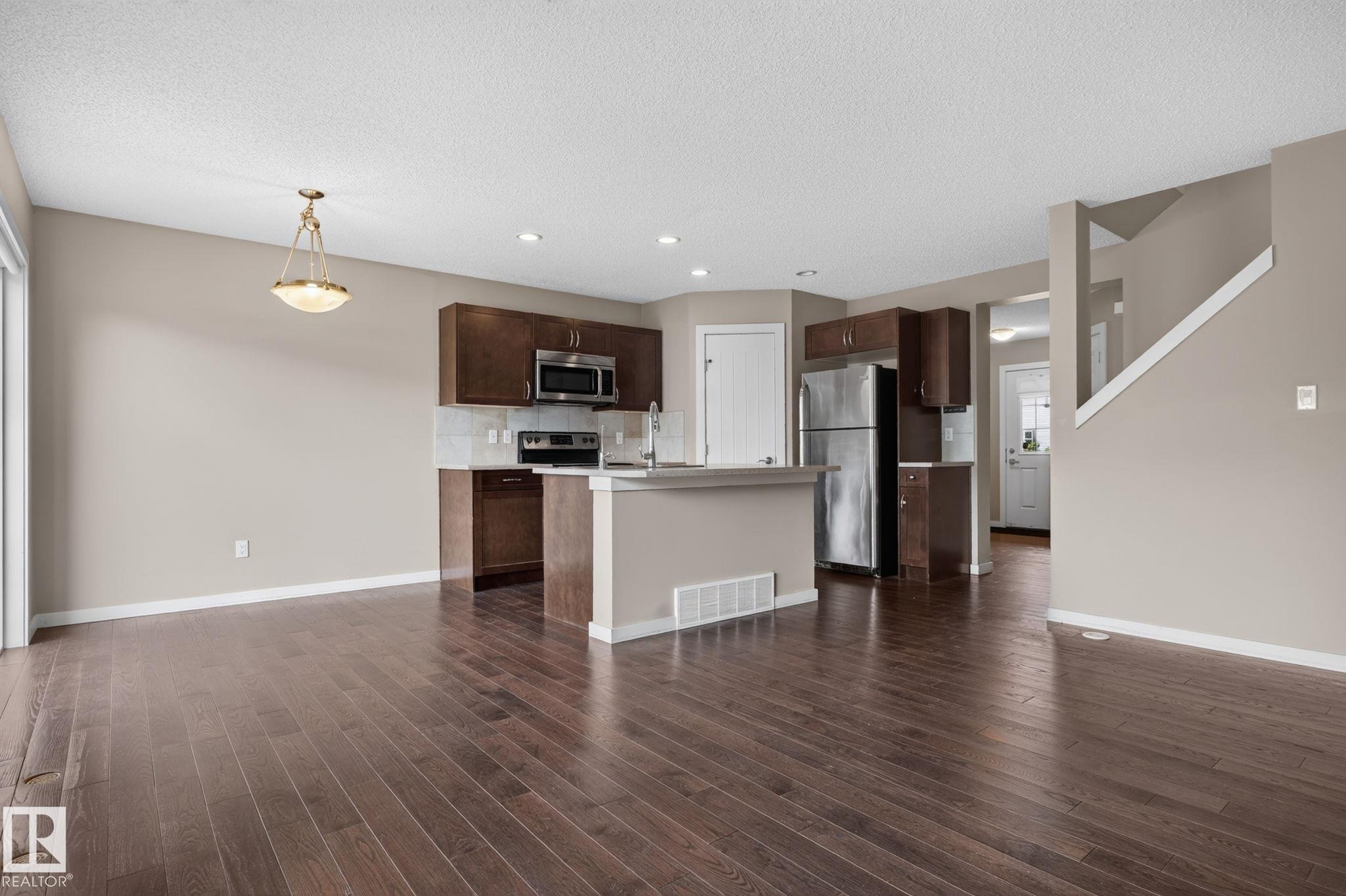 Photo 10 at 626 42 Avenue NW, Maple Crest, Edmonton
