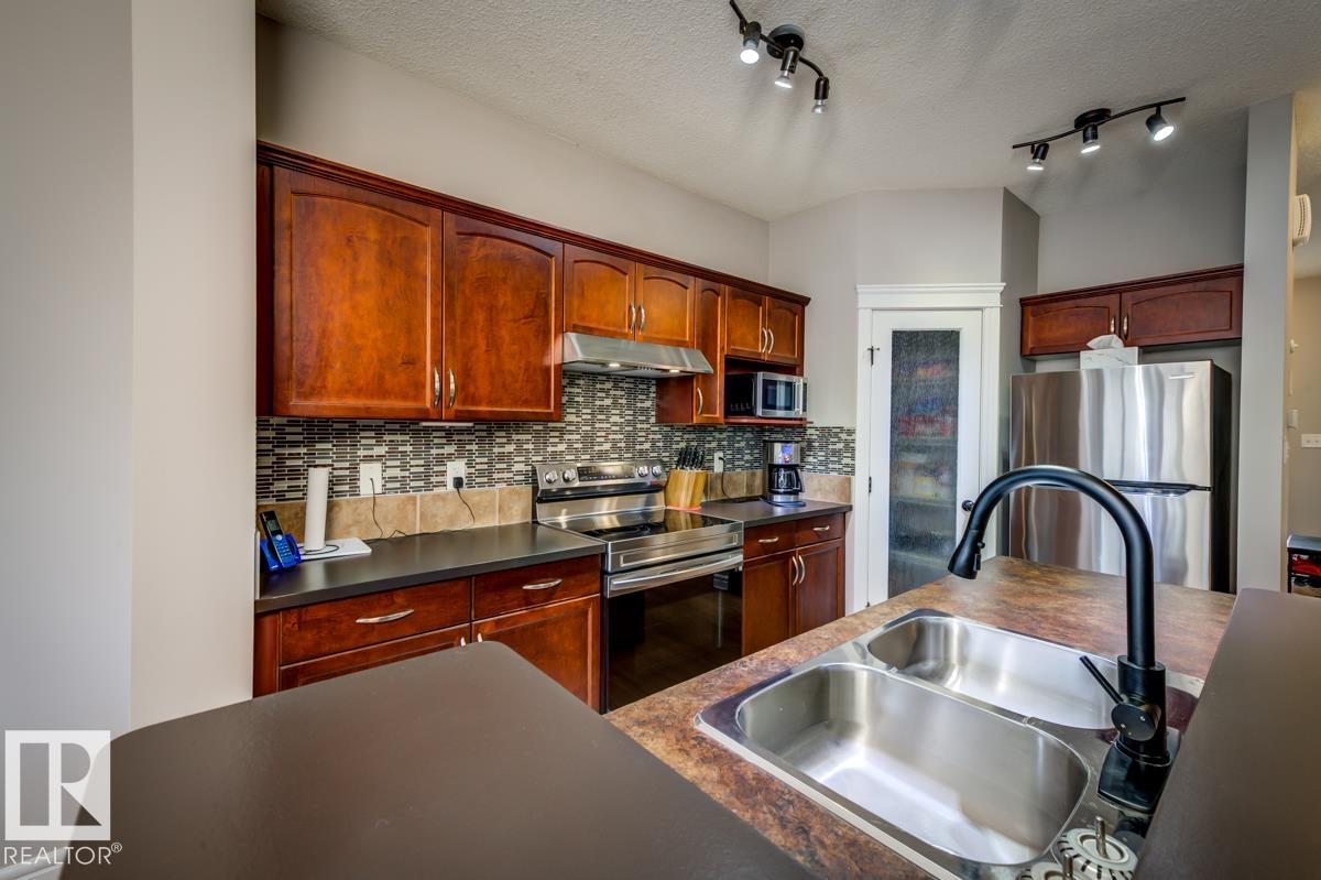 Photo 17 at 11612 17 Avenue SW, Rutherford, Edmonton