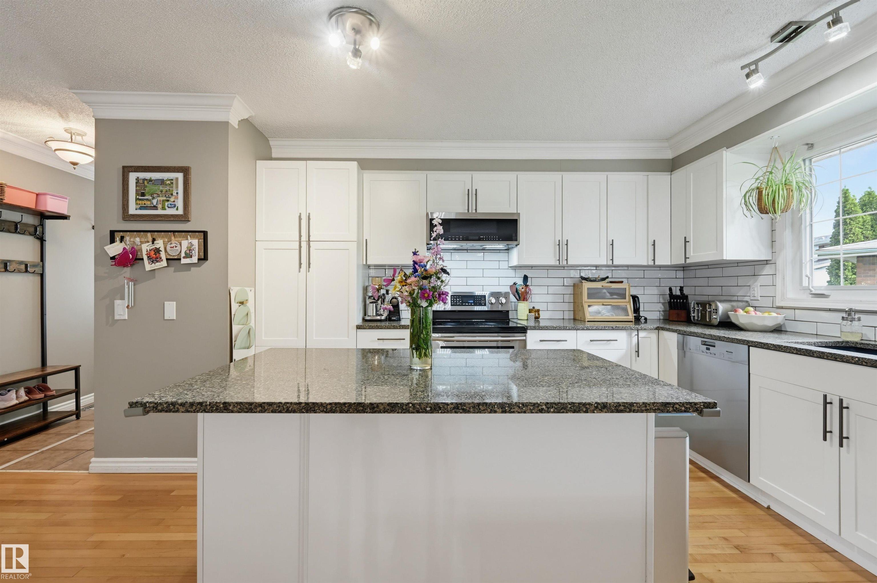 11423 35 Avenue NW, Greenfield, Edmonton