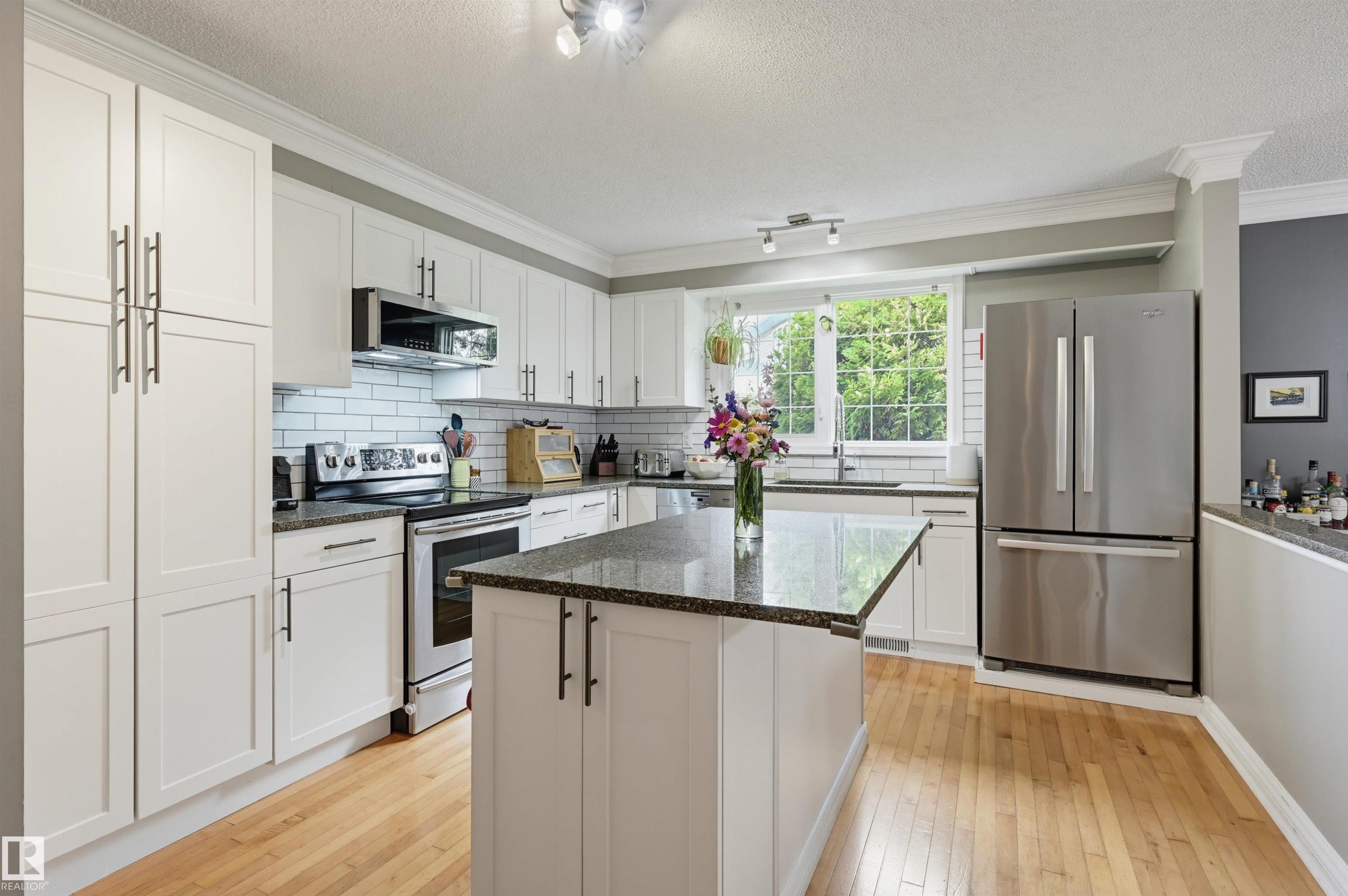 Photo 6 at 11423 35 Avenue NW, Greenfield, Edmonton
