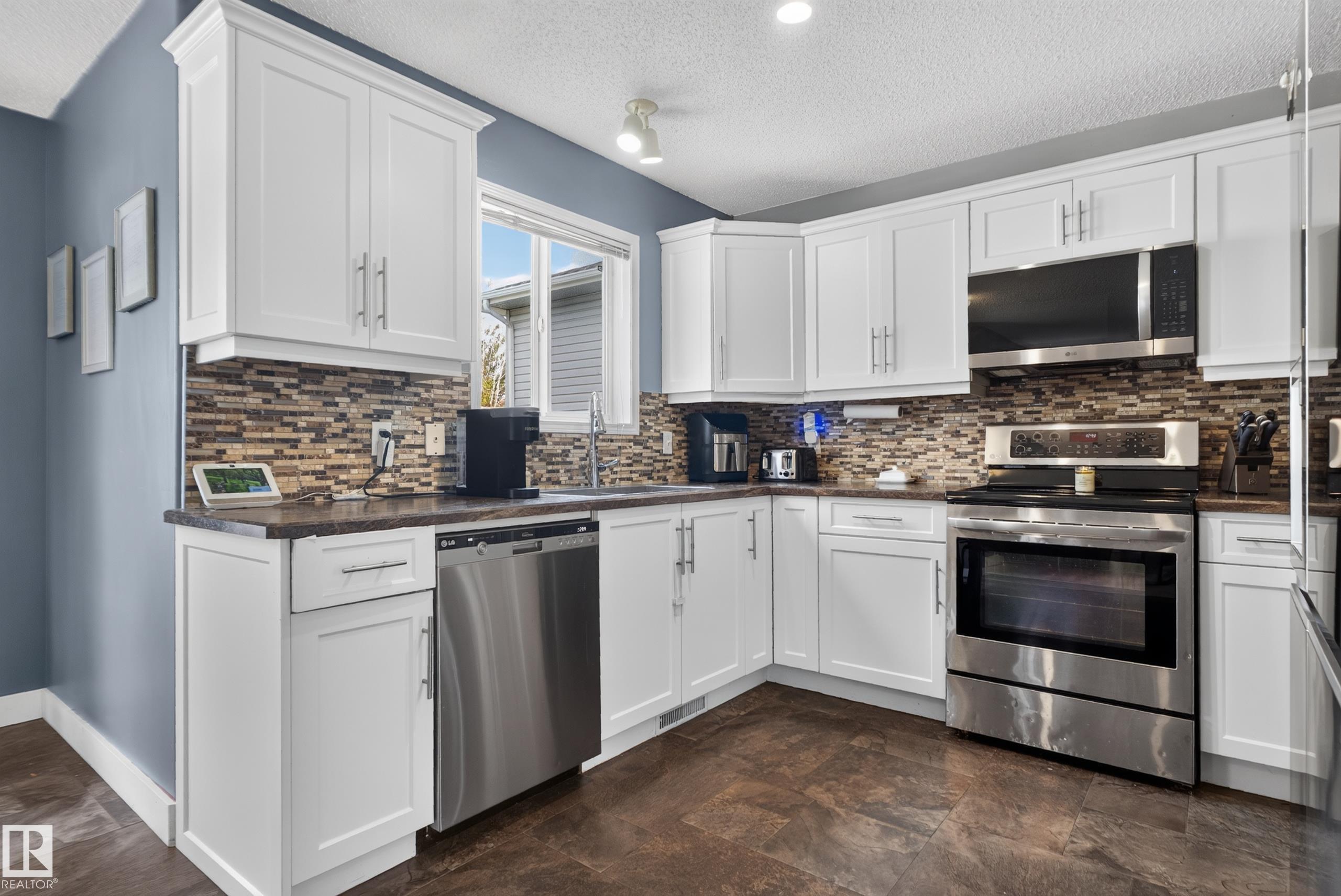 Photo 13 at 9826 180 Avenue NW, Elsinore, Edmonton