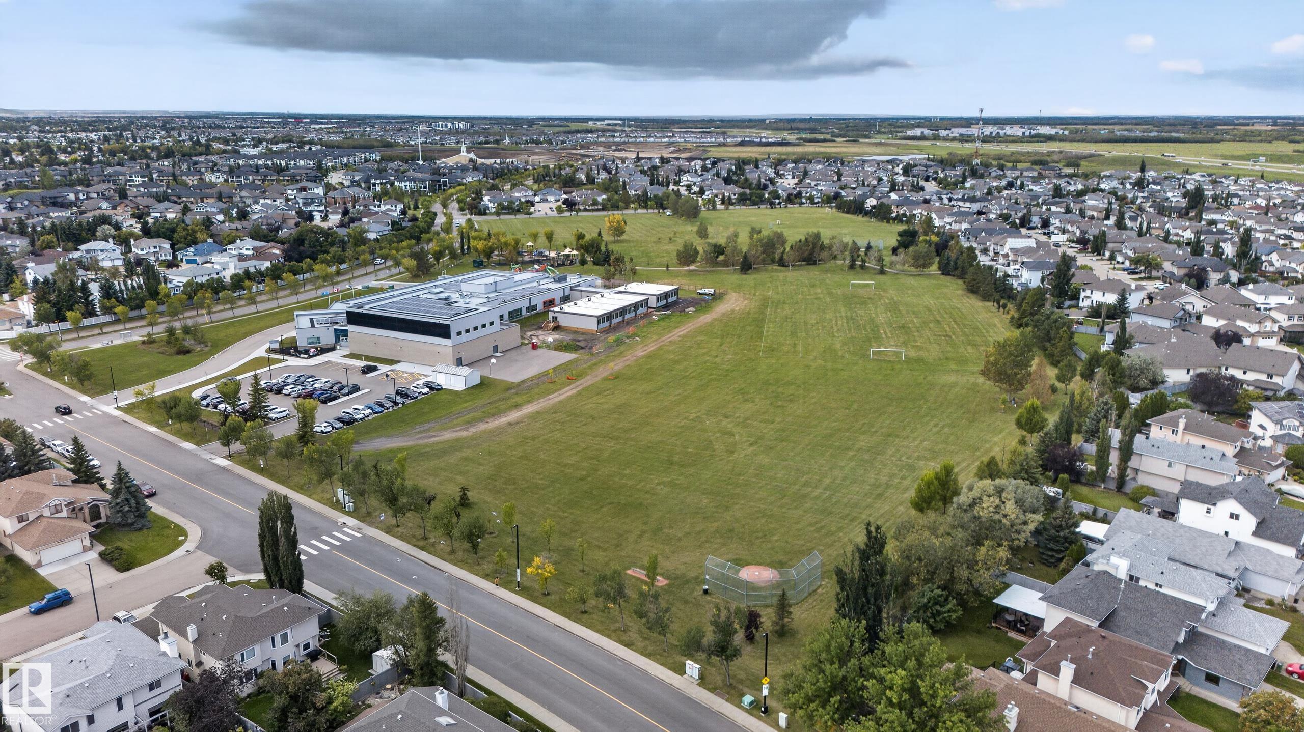 Photo 6 at 9826 180 Avenue NW, Elsinore, Edmonton