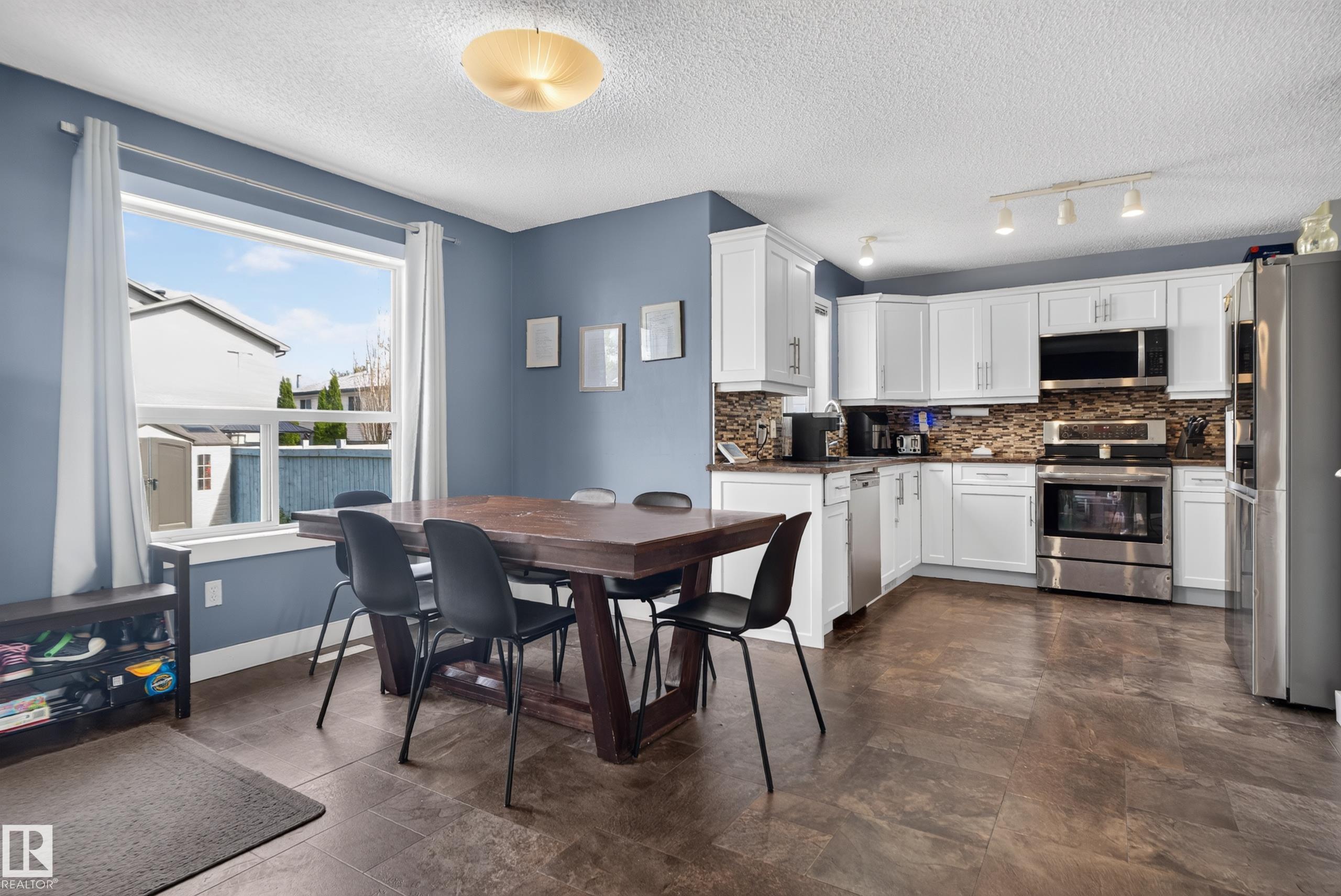 Photo 9 at 9826 180 Avenue NW, Elsinore, Edmonton