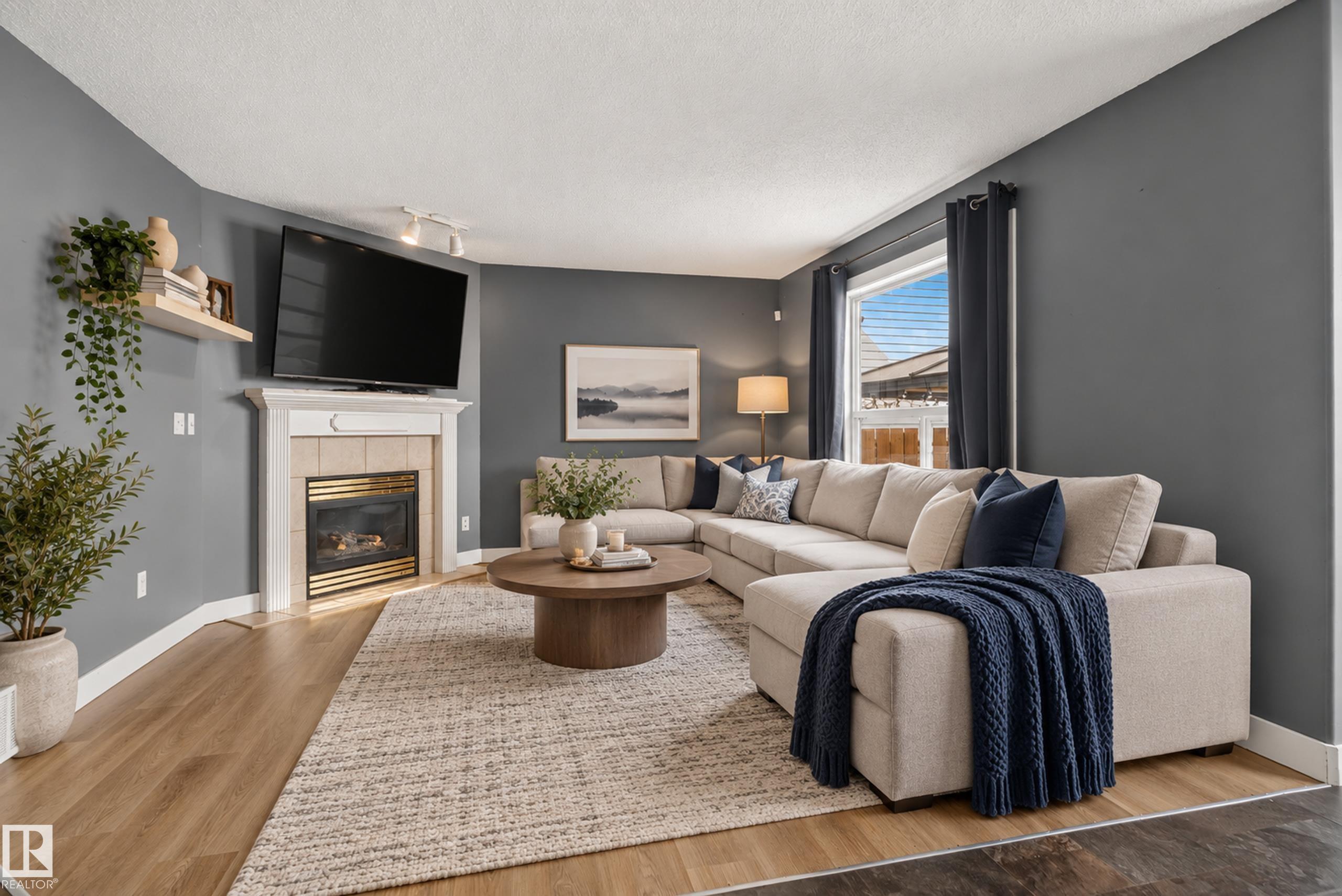 Photo 10 at 9826 180 Avenue NW, Elsinore, Edmonton