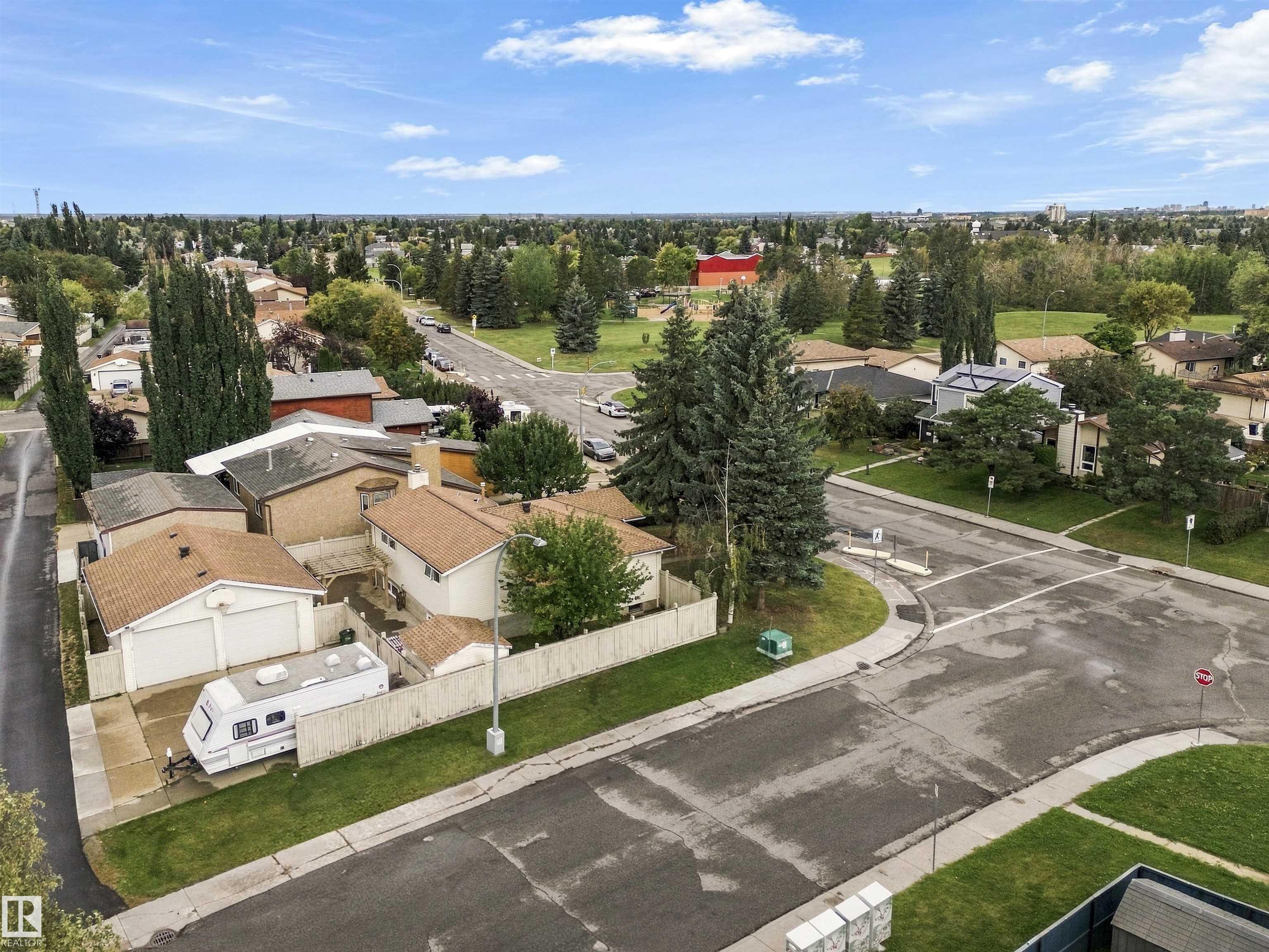 3803 12 Avenue NW, Crawford Plains, Edmonton photo number 2