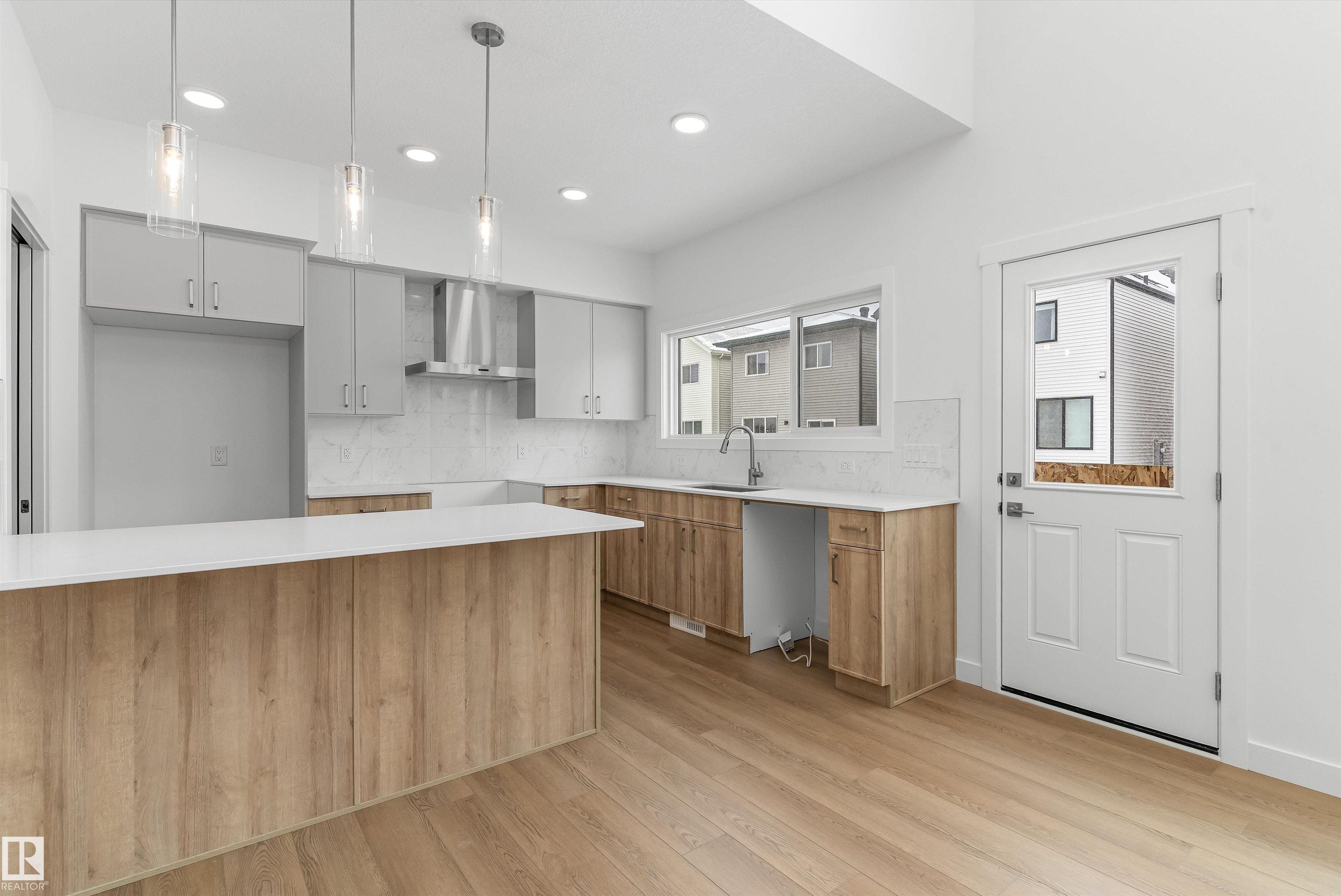 Photo 7 at 2209 194a Street NW, River's Edge, Edmonton