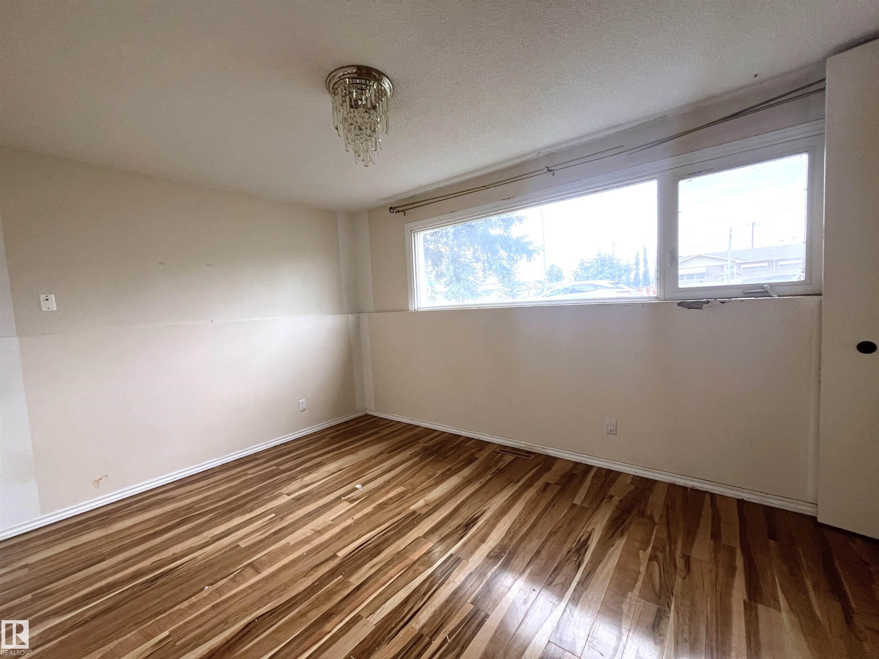 Photo 13 at 8817 163 Street NW, Meadowlark Park, Edmonton