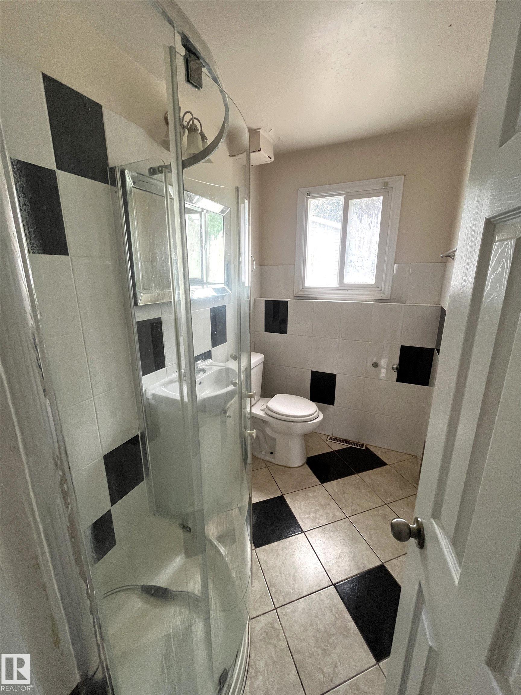 Photo 14 at 8817 163 Street NW, Meadowlark Park, Edmonton