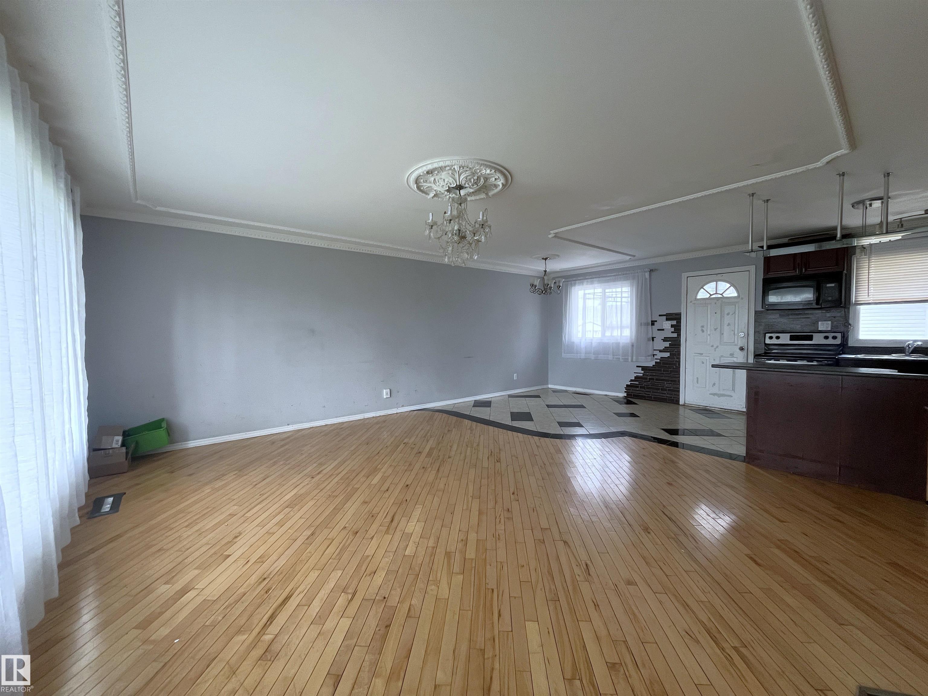8817 163 Street NW, Meadowlark Park, Edmonton
