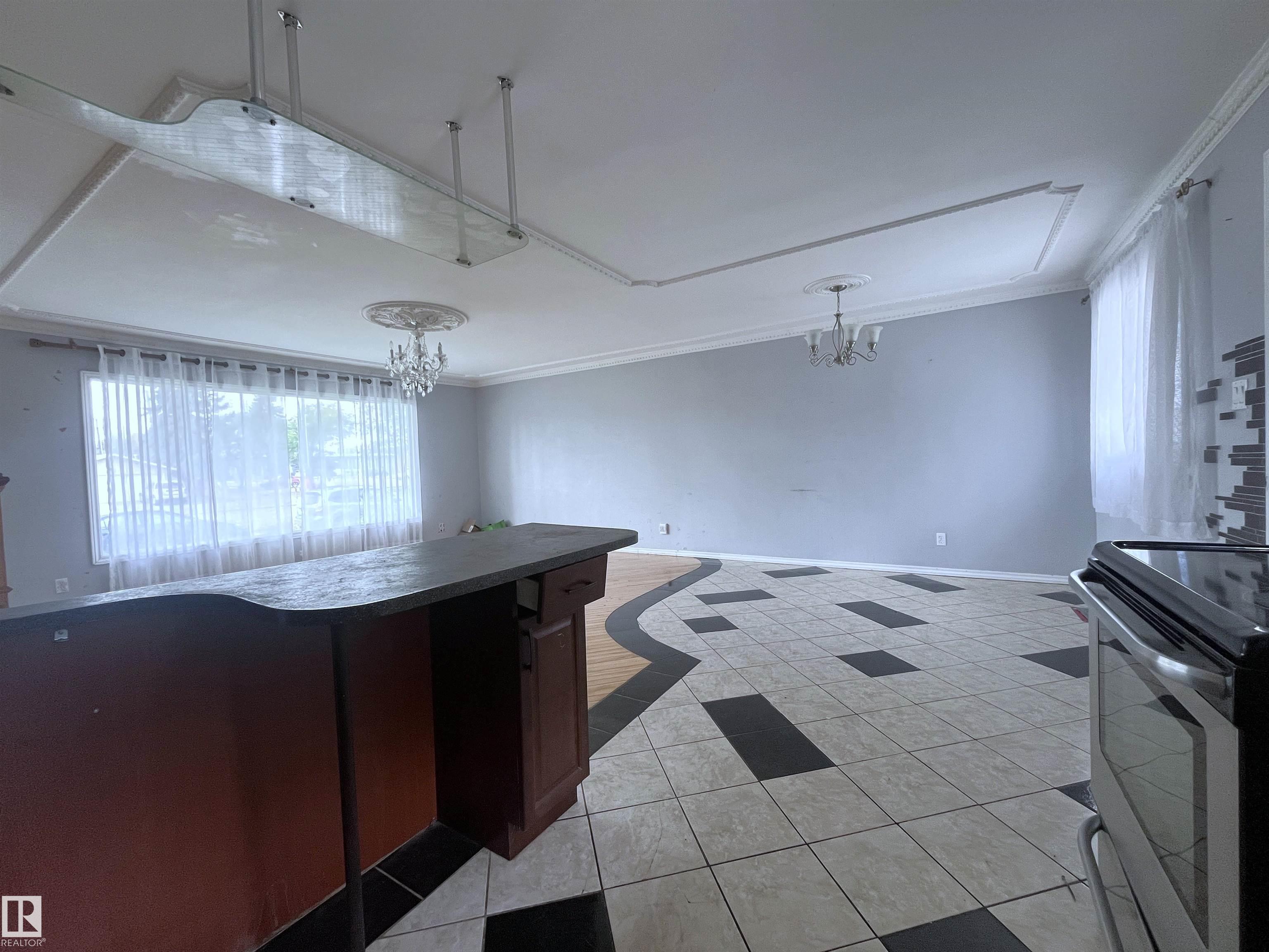 Photo 6 at 8817 163 Street NW, Meadowlark Park, Edmonton
