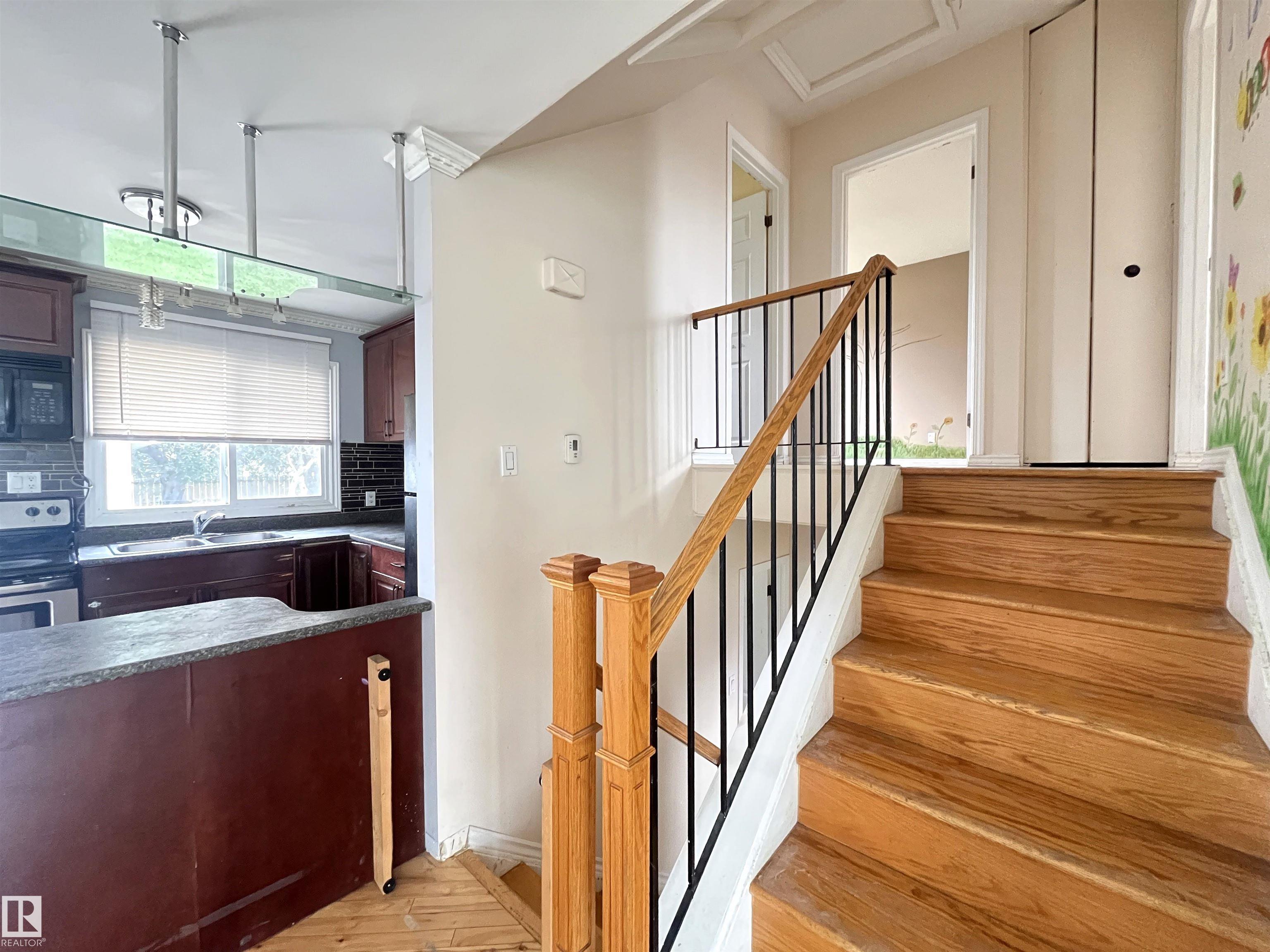 Photo 8 at 8817 163 Street NW, Meadowlark Park, Edmonton